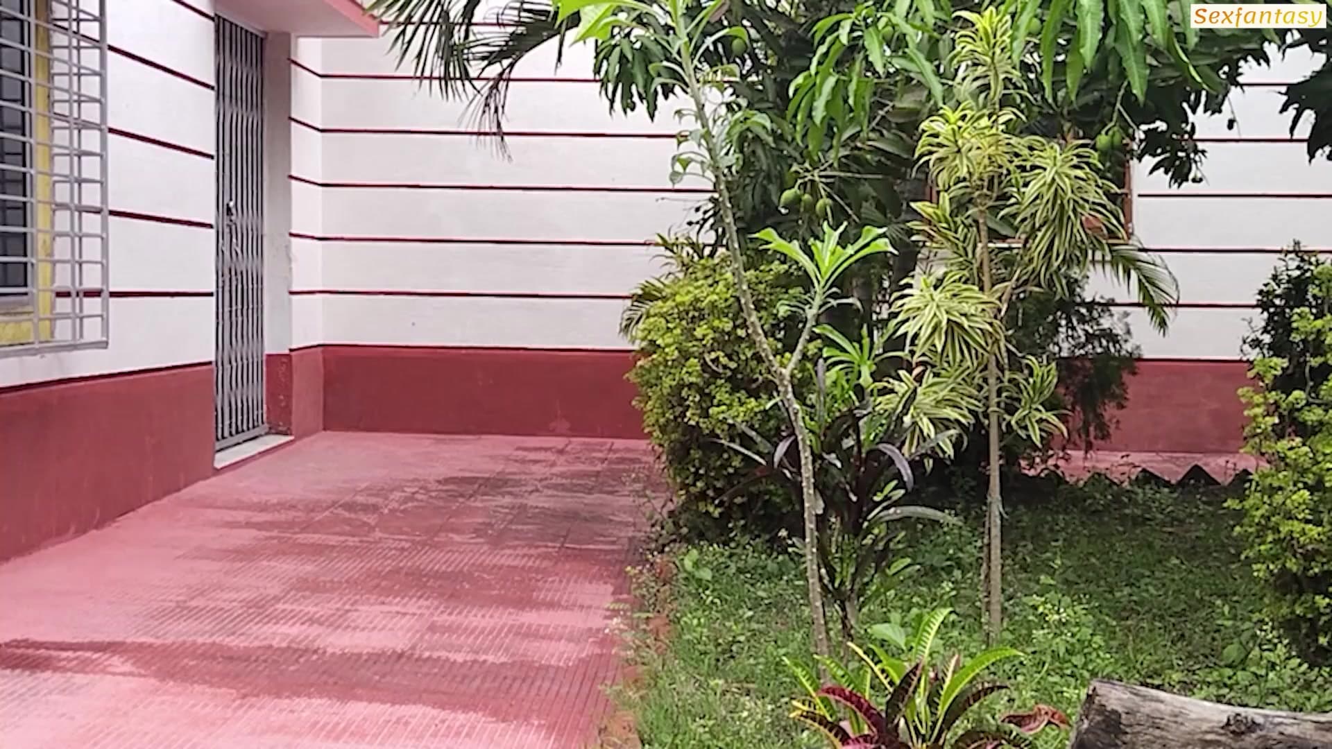 Big boobs milf lady boss tempts her worker for some fun together screenshot 2