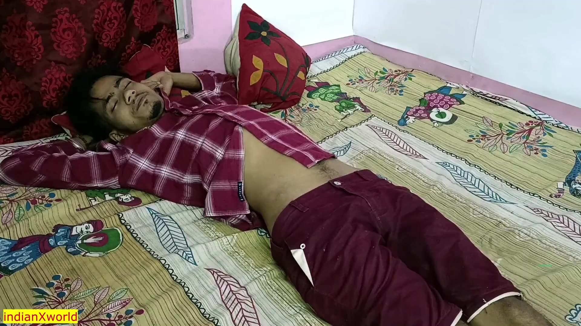 Indian hot maid gets fucked by sir after madam leaves for office! screenshot 3