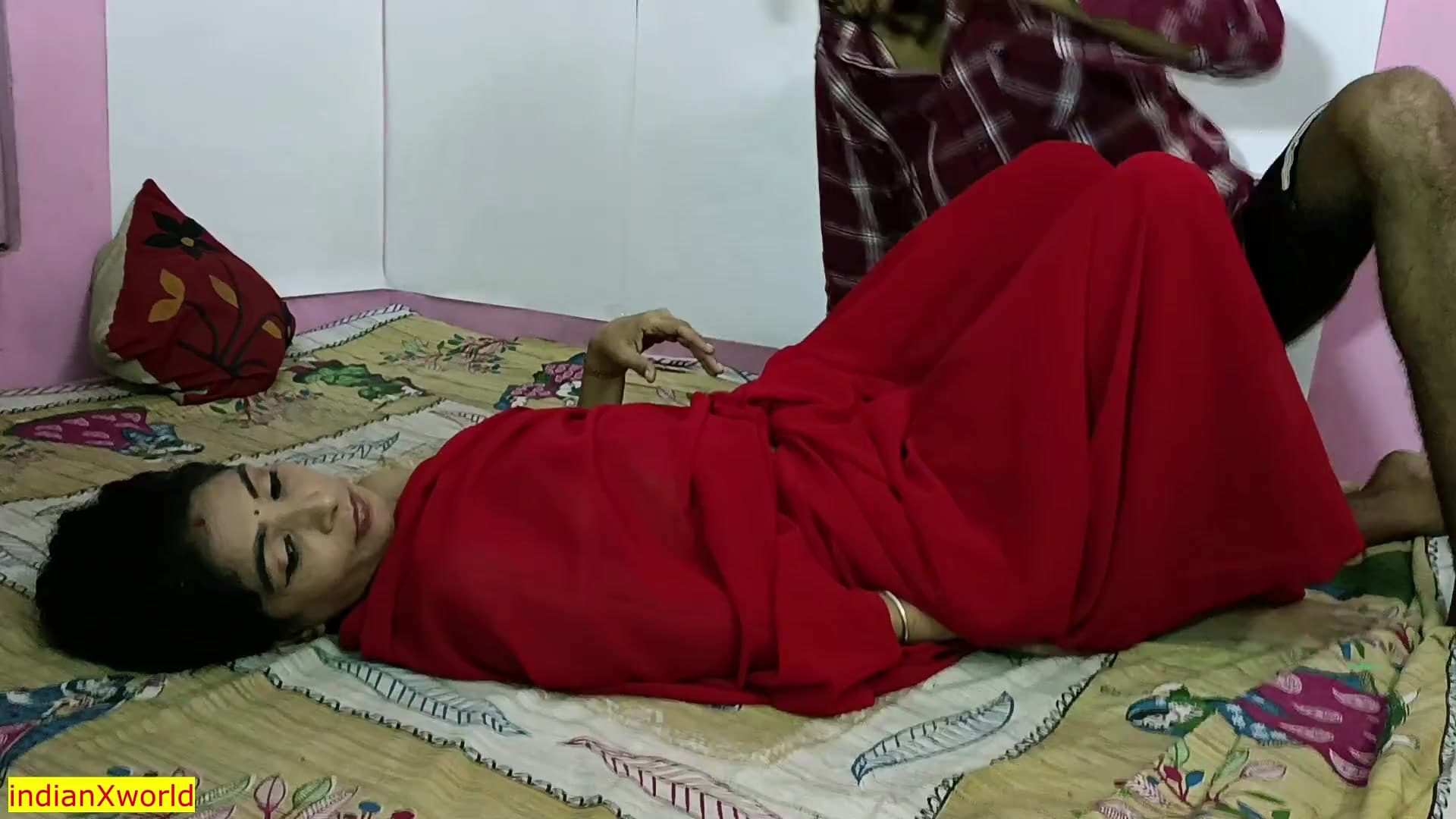 Indian hot maid gets fucked by sir after madam leaves for office! screenshot 6