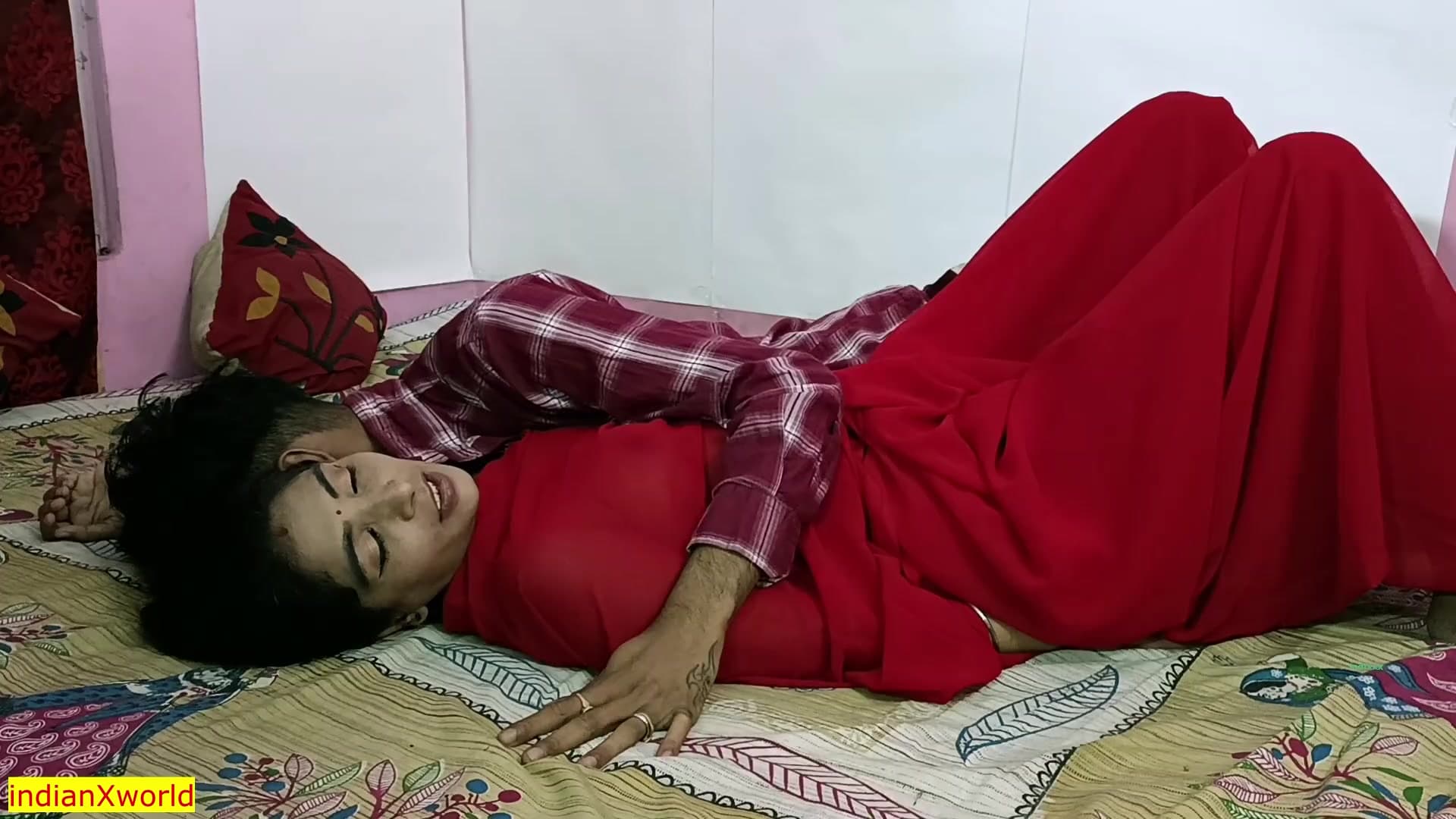 Indian hot maid gets fucked by sir after madam leaves for office! screenshot 7