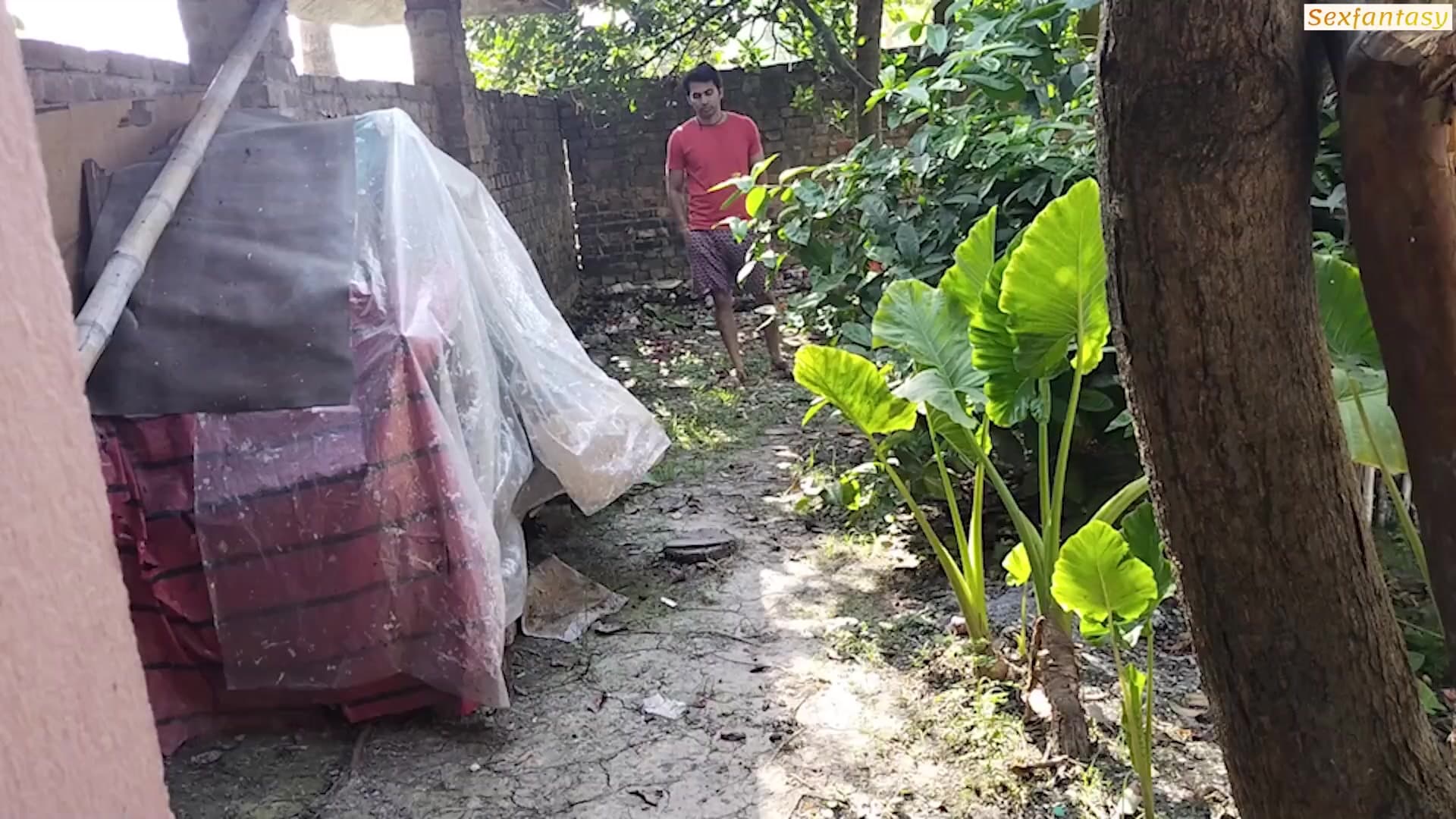 Younger stepbrother fucked his sister-in-law hard while she was bathing screenshot 2