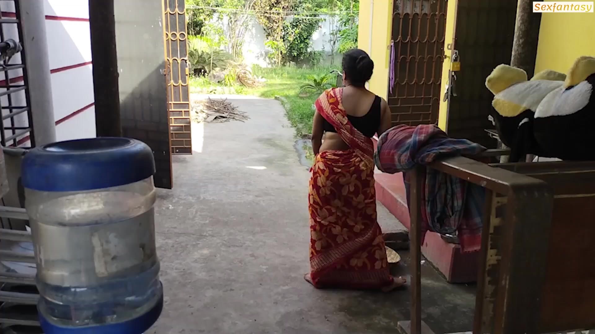 Younger stepbrother fucked his sister-in-law hard while she was bathing