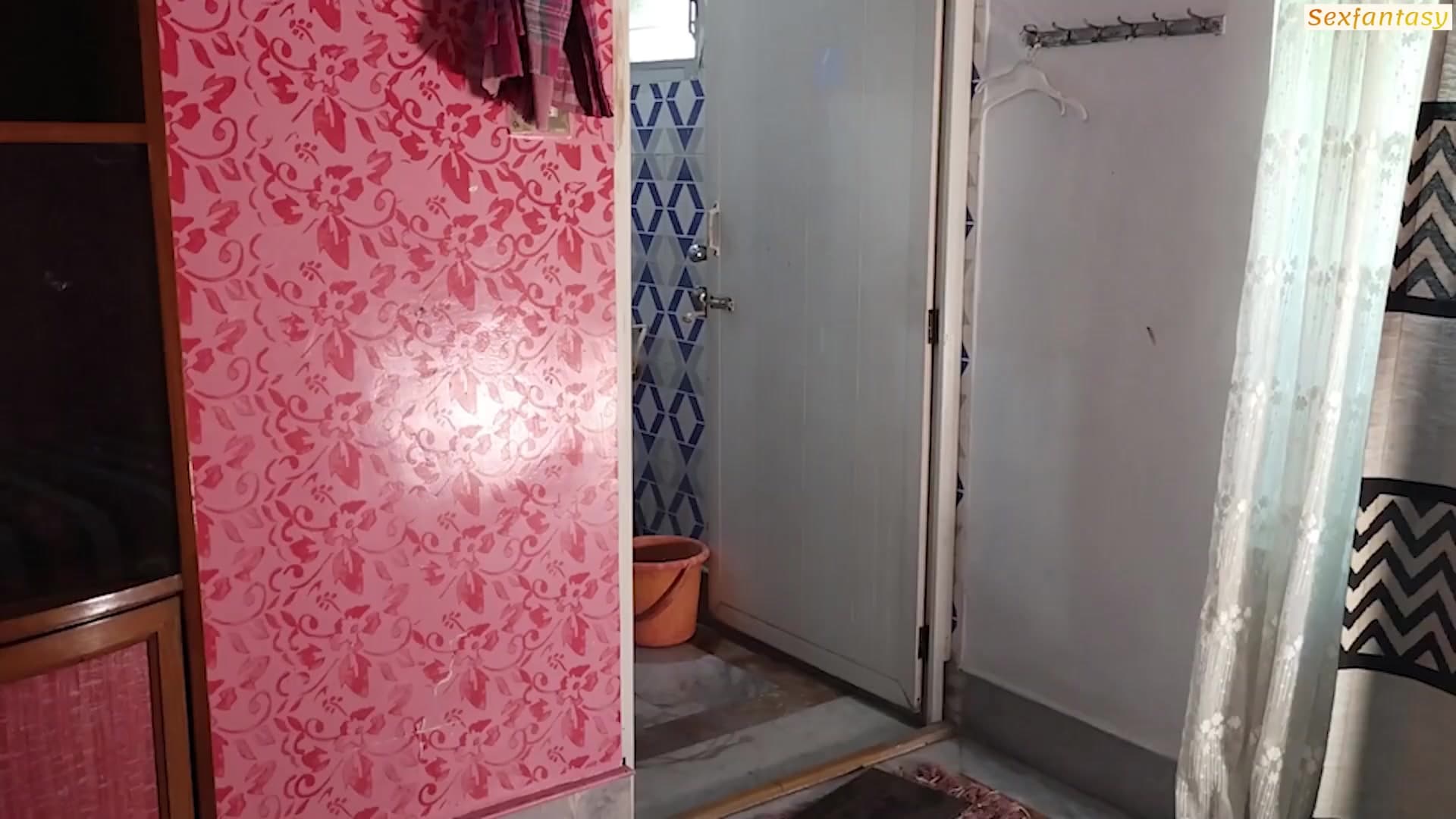 Younger stepbrother fucked his sister-in-law hard while she was bathing screenshot 5