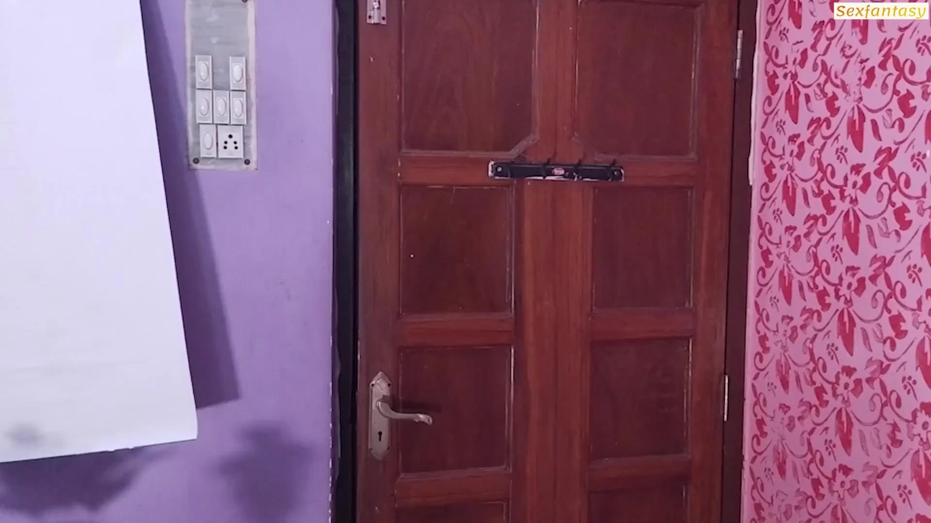 Younger stepbrother fucked his sister-in-law hard while she was bathing screenshot 6