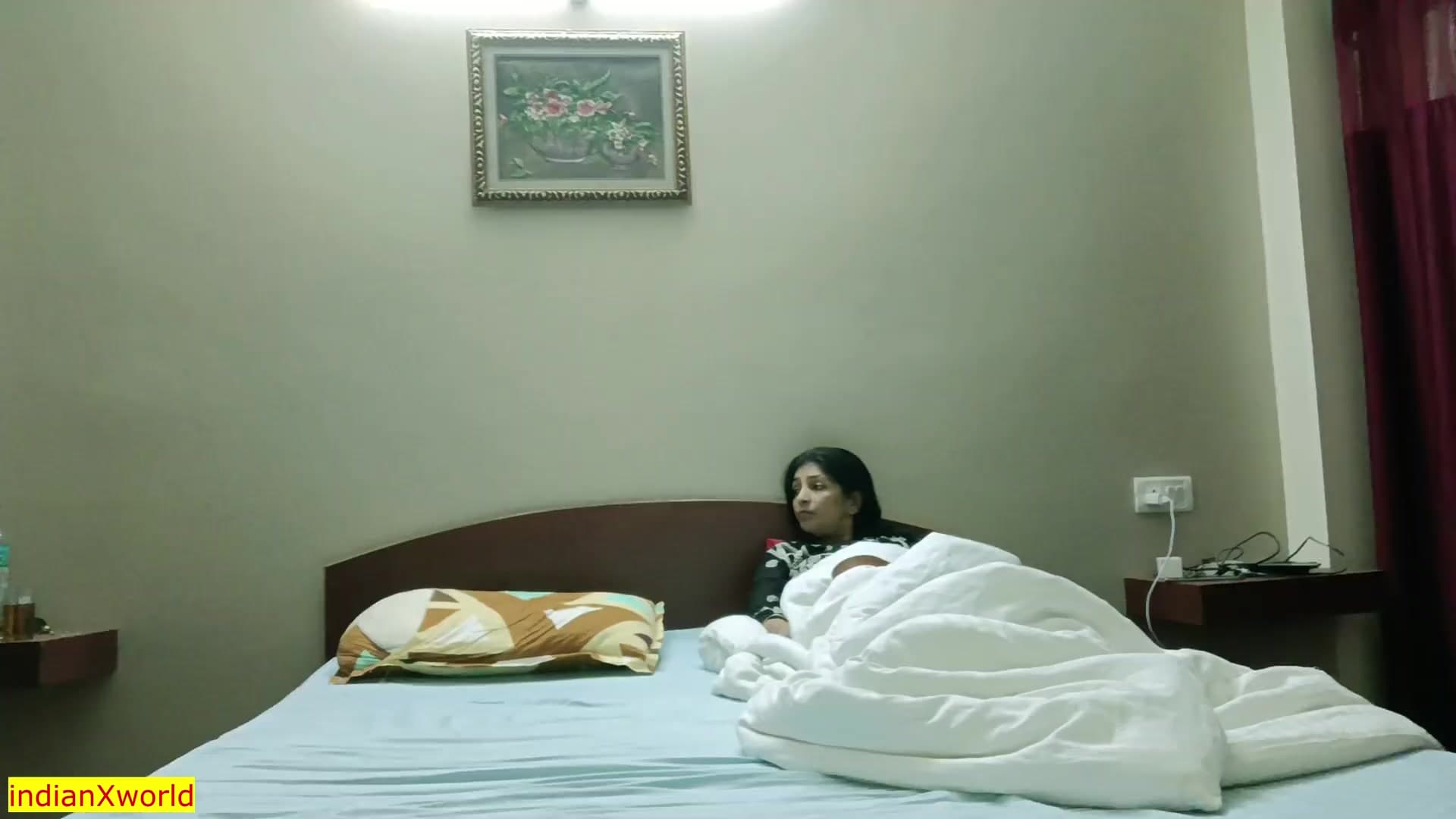 Hot Model Poonam Banging An 18-Year-Old Teen Boy! Top Hindi Sex screenshot 2