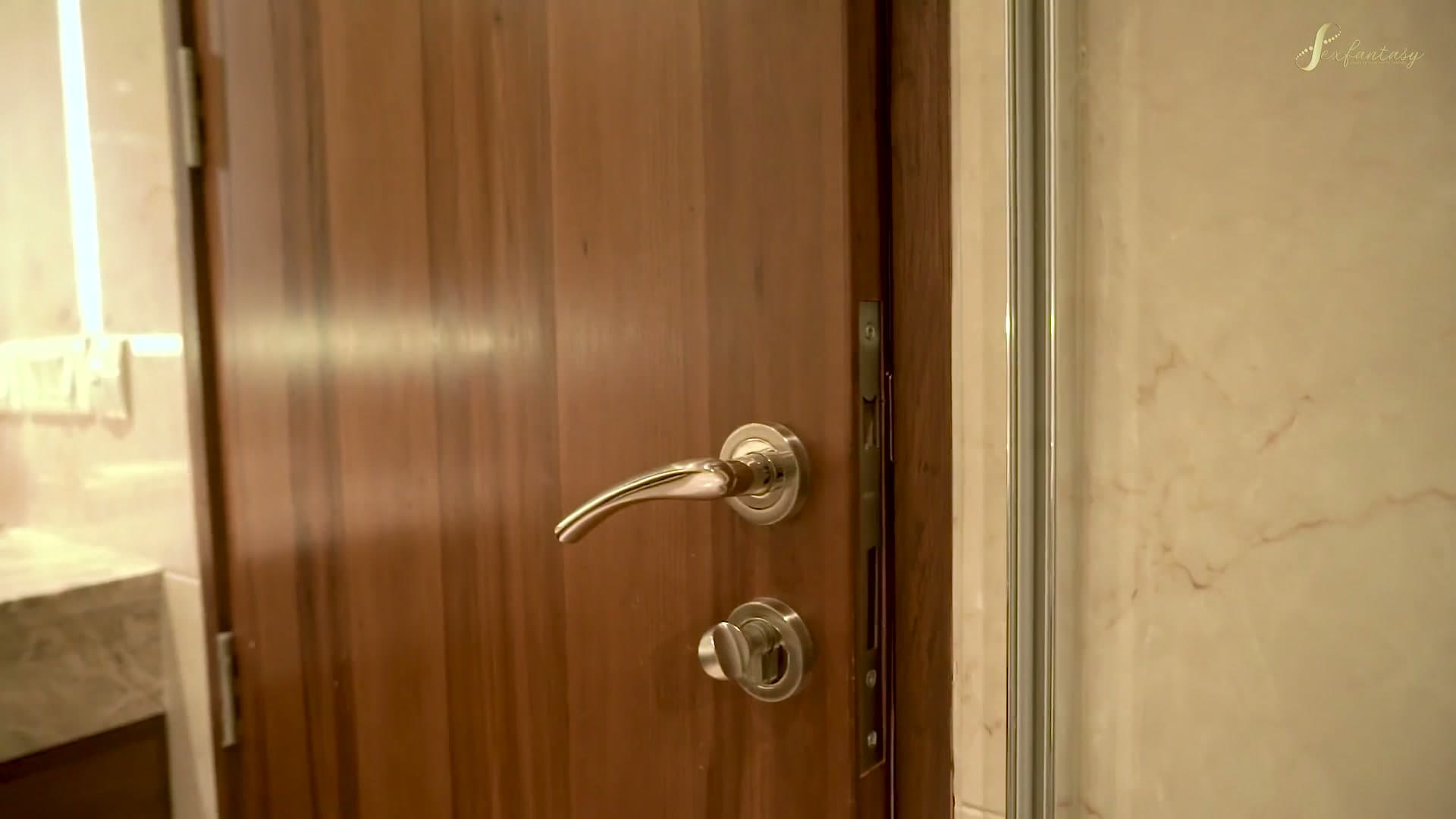 Room Service Guy Fucked a Horny Lady Craving for Sex screenshot 4