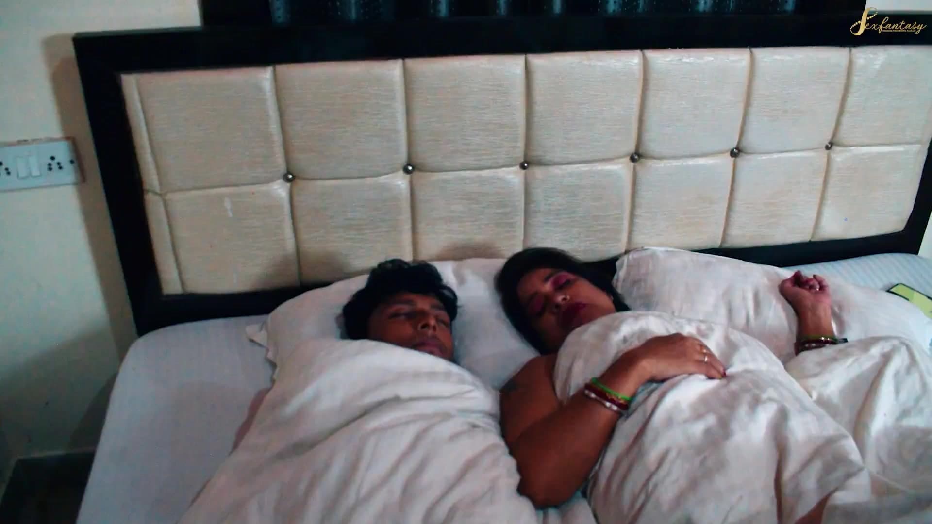 Indian Bhabhi Tempts Her Young Devar to Suck Her Huge Tits screenshot 2