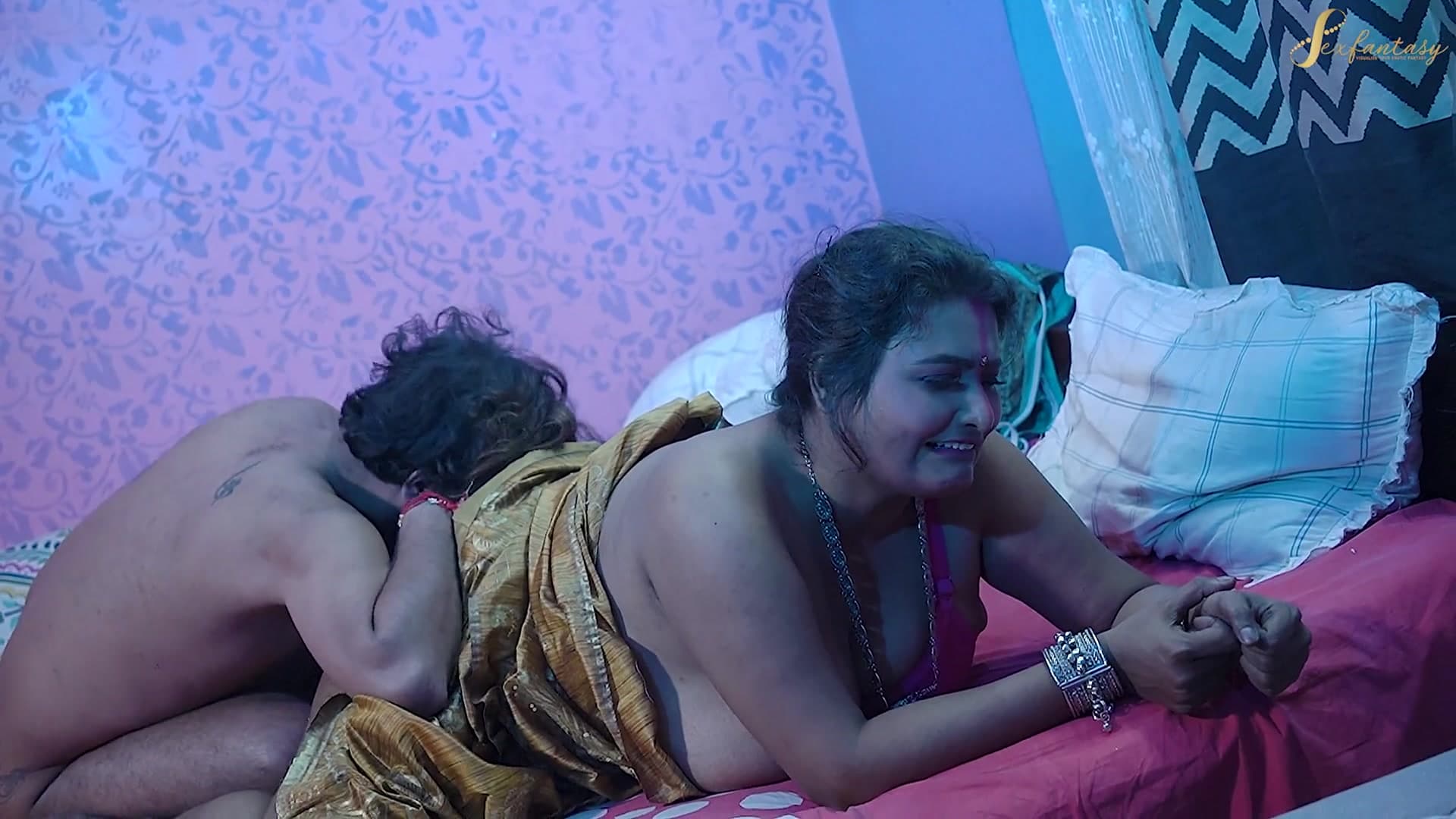 Horny MILF Gets Fucked Hard by Her House Servant at Night screenshot 5