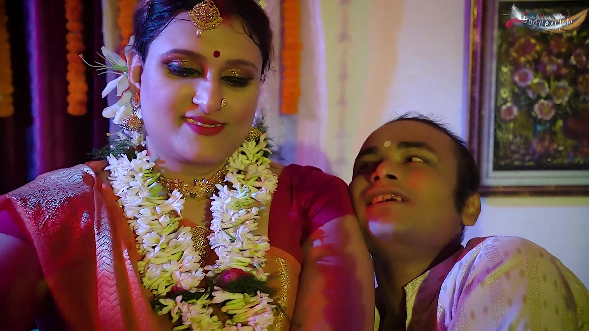 Mallu Vargabi Bhabhi First Wedding Night Fucked by Servant and Anal Fucked screenshot 3