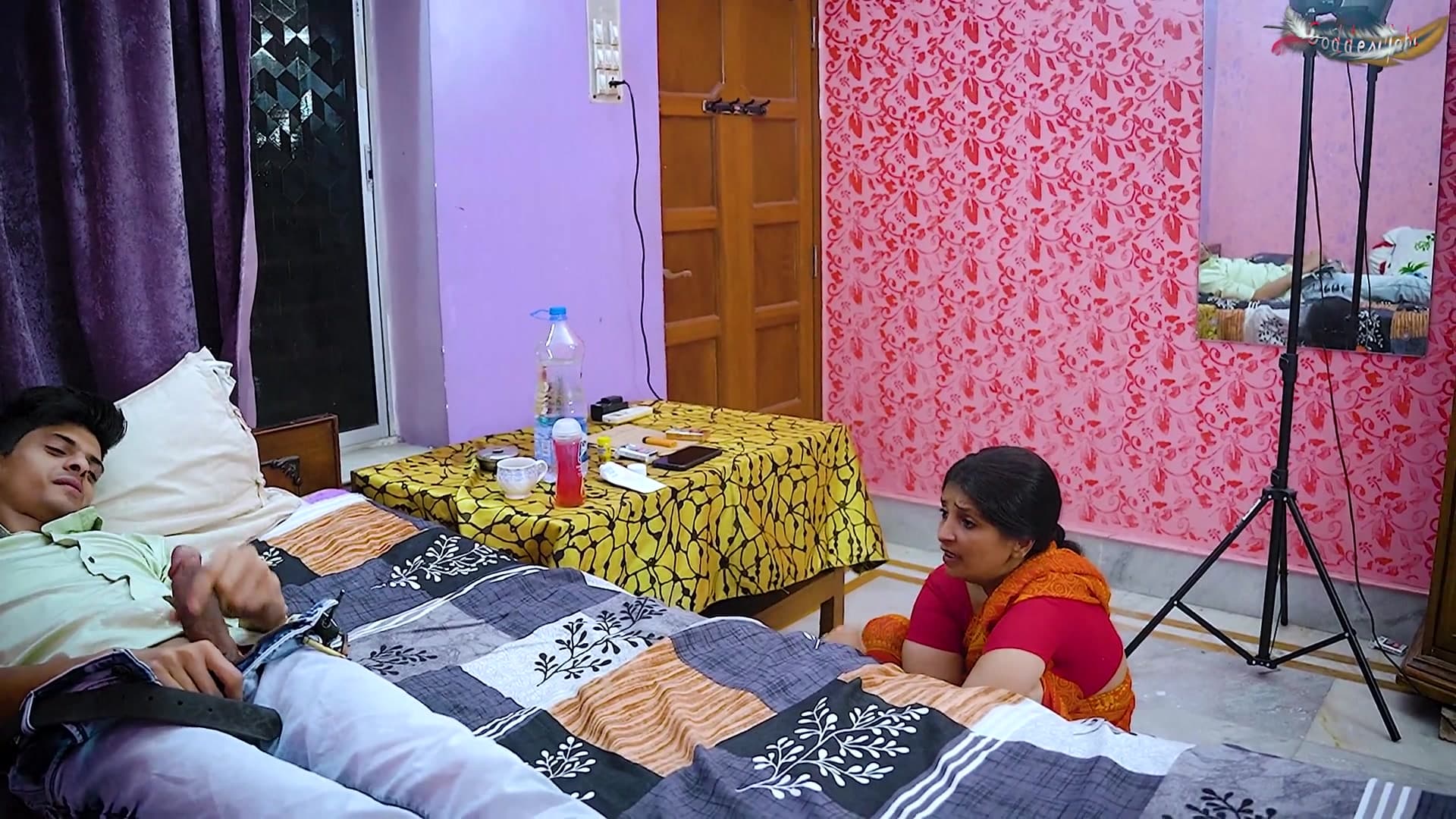 Desi Guy Fucks Lady Servant Hard While Stepmom Watches screenshot 2