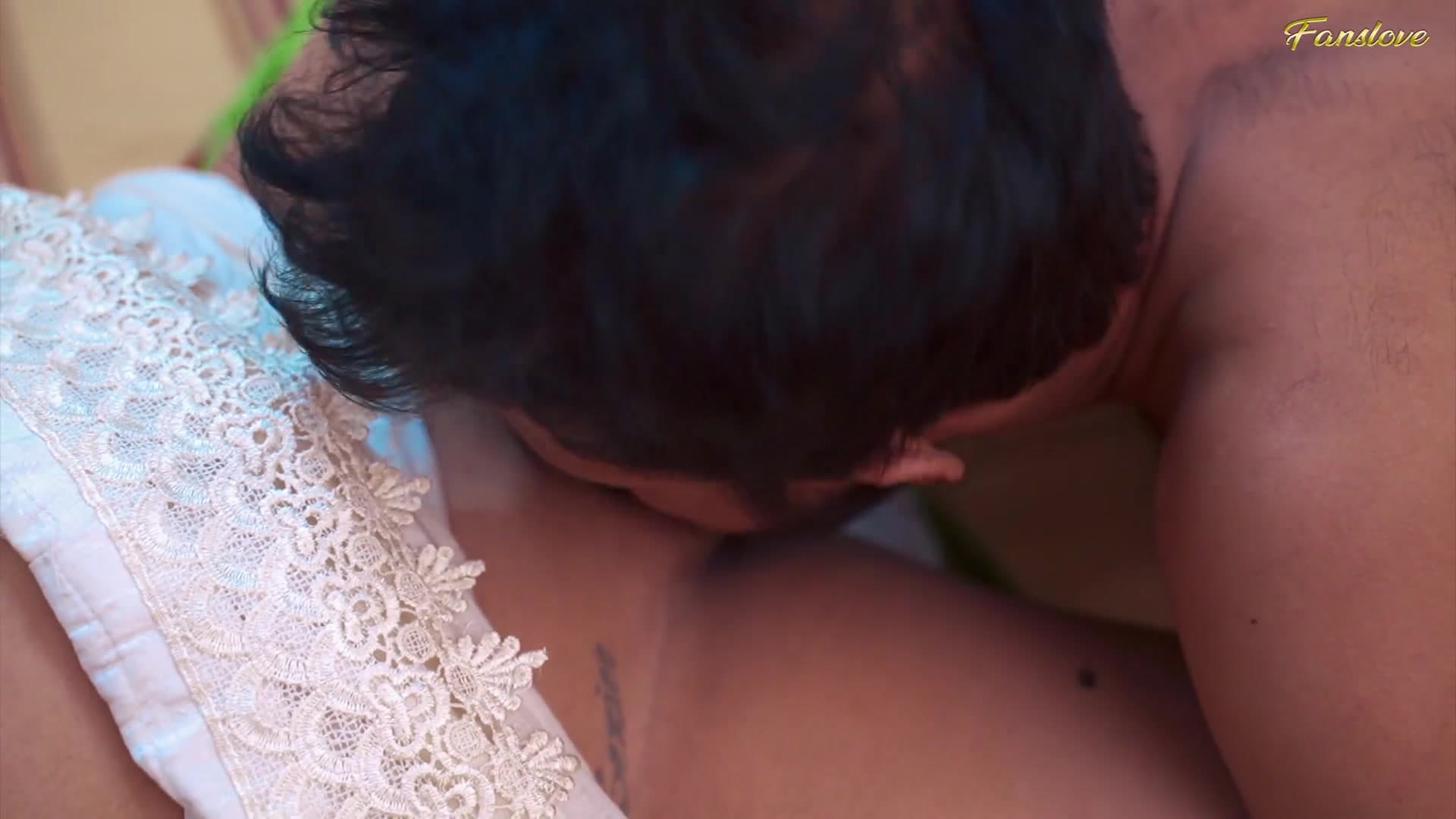 Big Boobs Desi Indian Bhabhi Tempts Her Devar For Night Fun screenshot 6