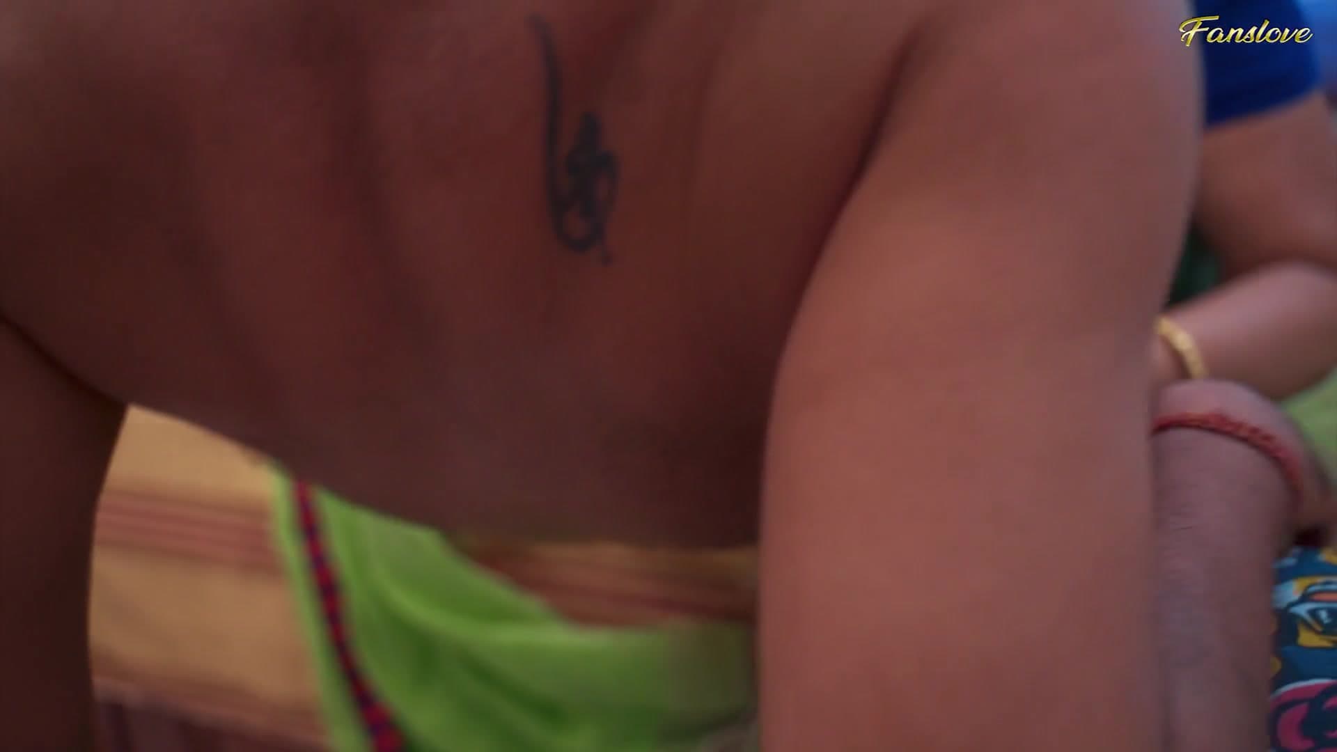 Big Boobs Desi Indian Bhabhi Tempts Her Devar For Night Fun screenshot 7