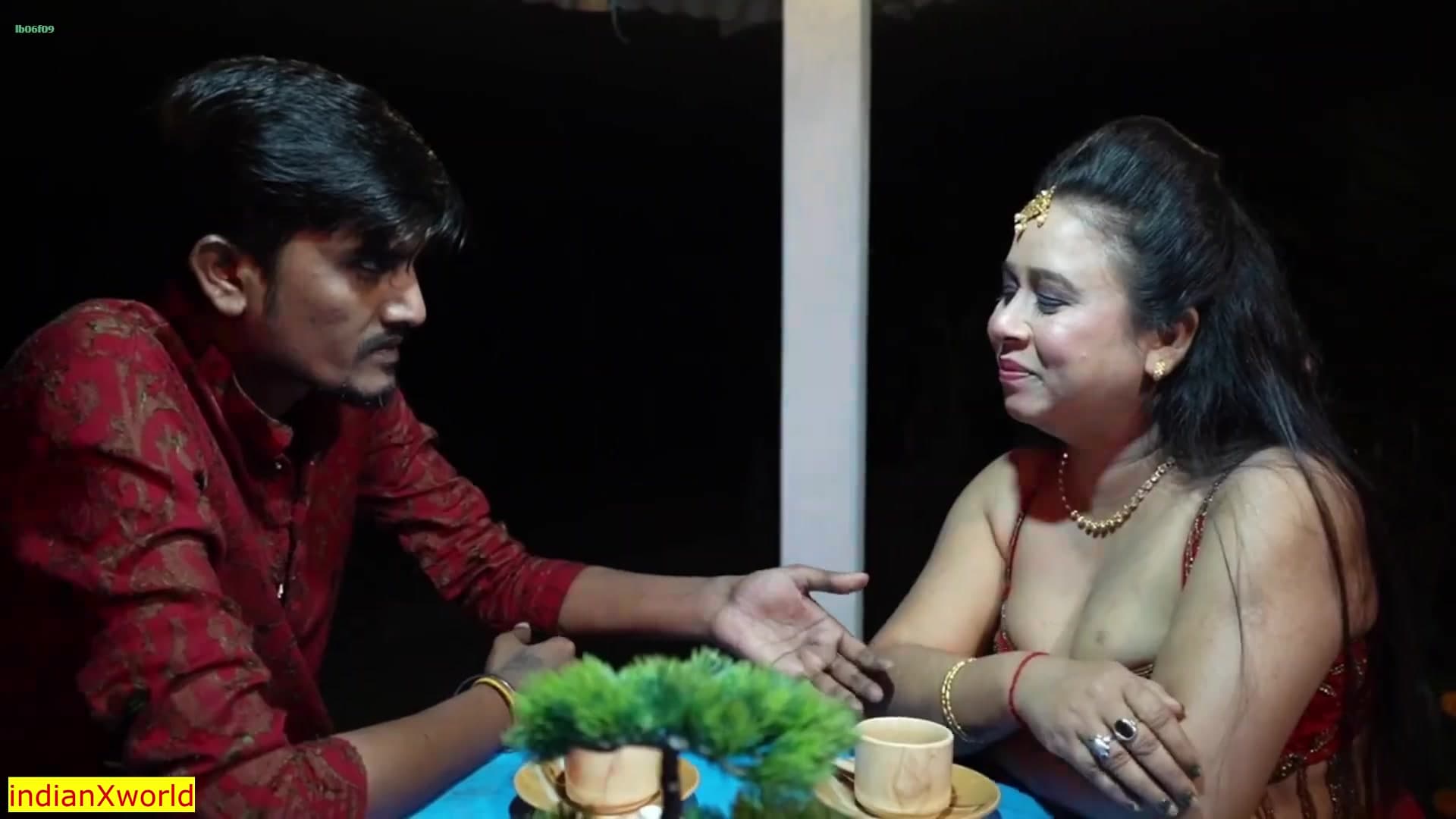 Neighbor Bhabhi Fucked on First Date Secret Affair screenshot 4