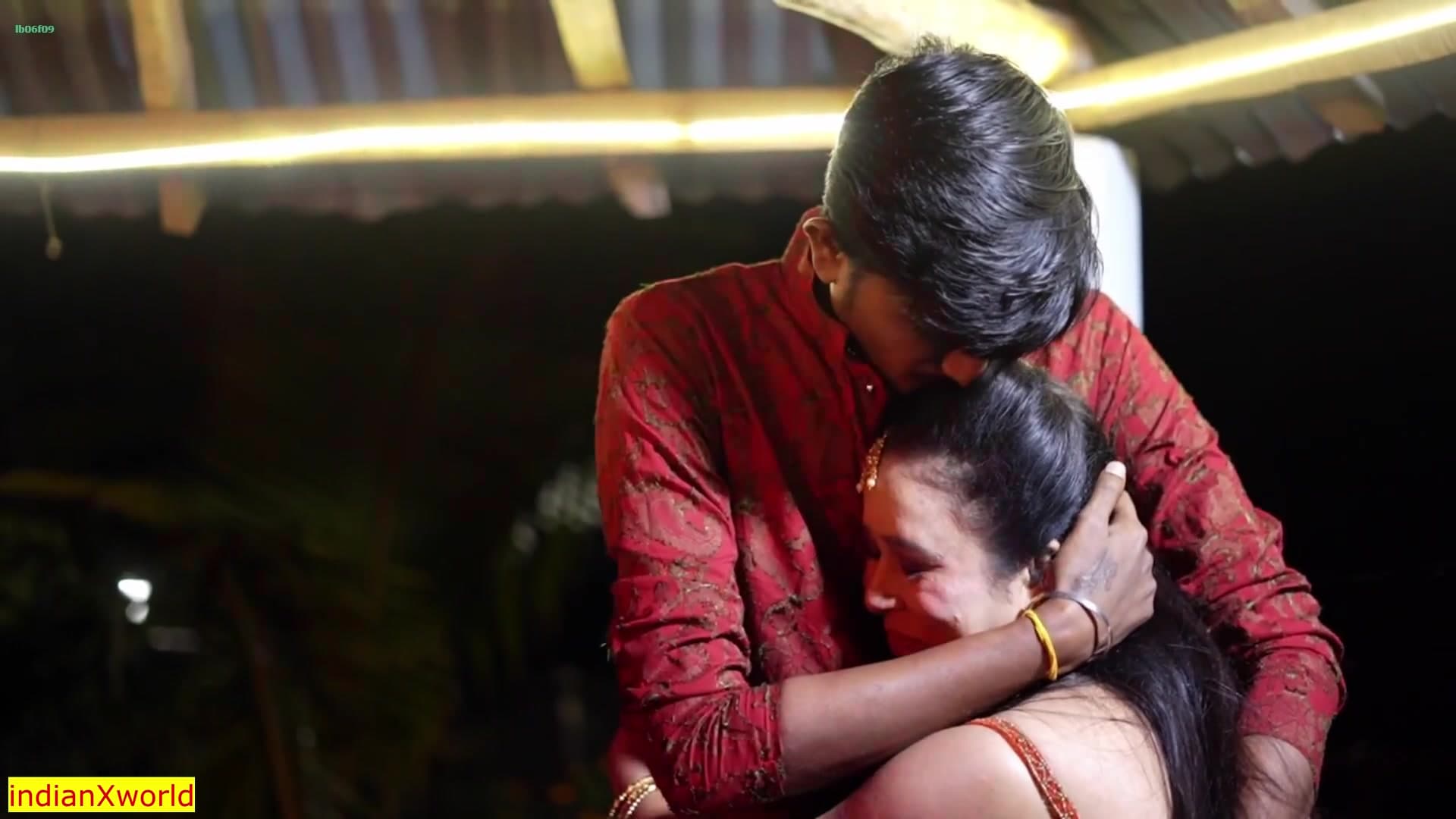 Neighbor Bhabhi Fucked on First Date Secret Affair screenshot 6