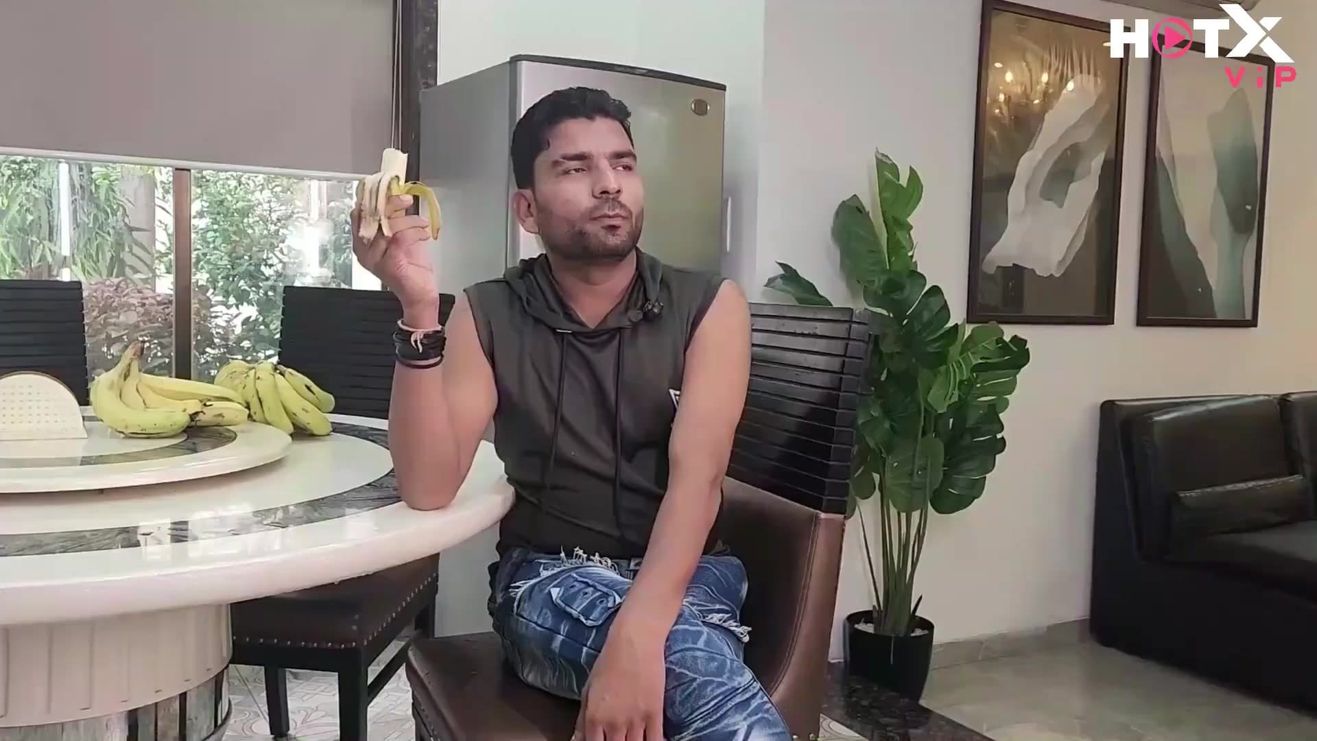 Big Tits Indian MILF Bhabhi Removes Saree and Gets Fucked by Devar Ji screenshot 2