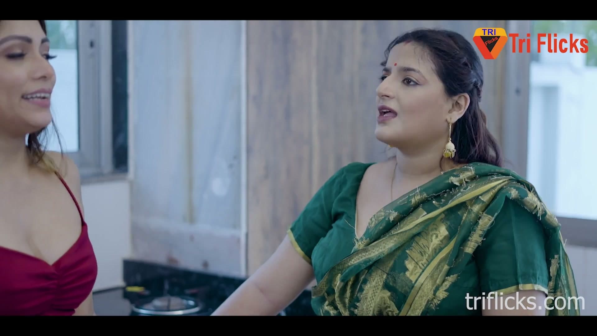 Garmi Season Lesbian Scene with Zoya Rathore and Aysuhi Bhowmick screenshot 3
