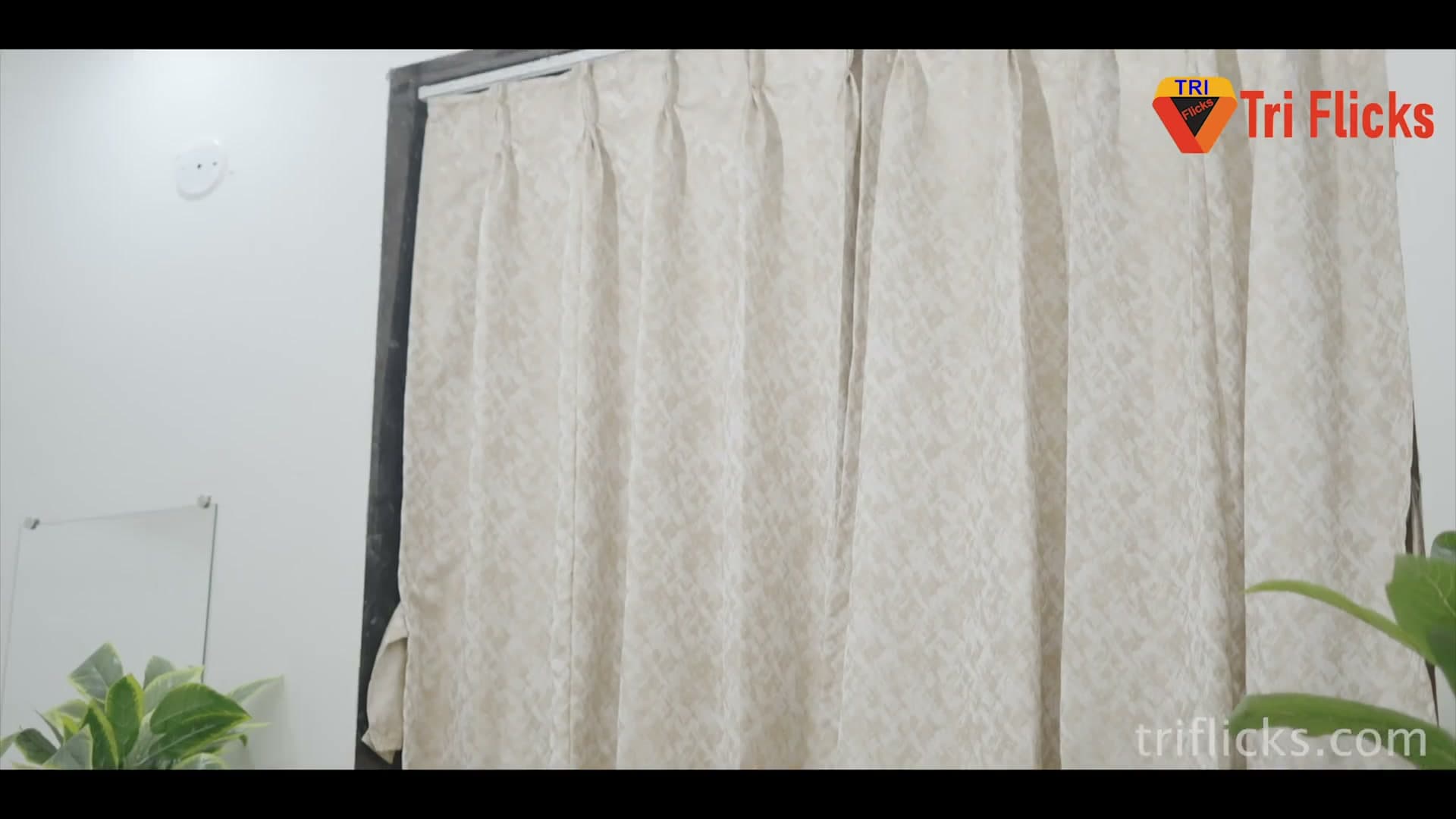 Garmi Season 2 Zoya Rathore and Ayushi Bhomik Uncut Scene screenshot 10