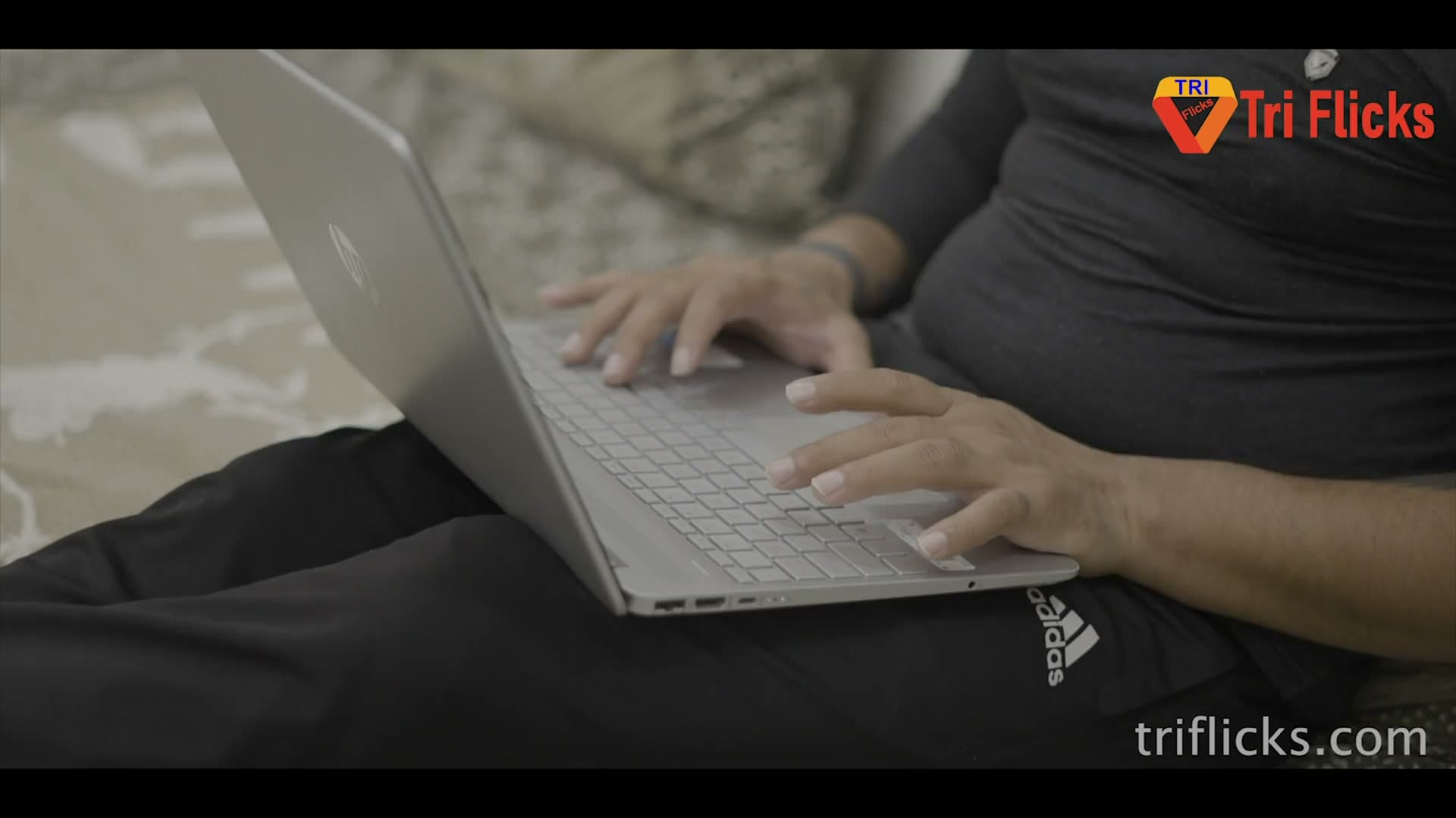 Garmi Season 2 Zoya Rathore and Ayushi Bhomik Uncut Scene screenshot 3