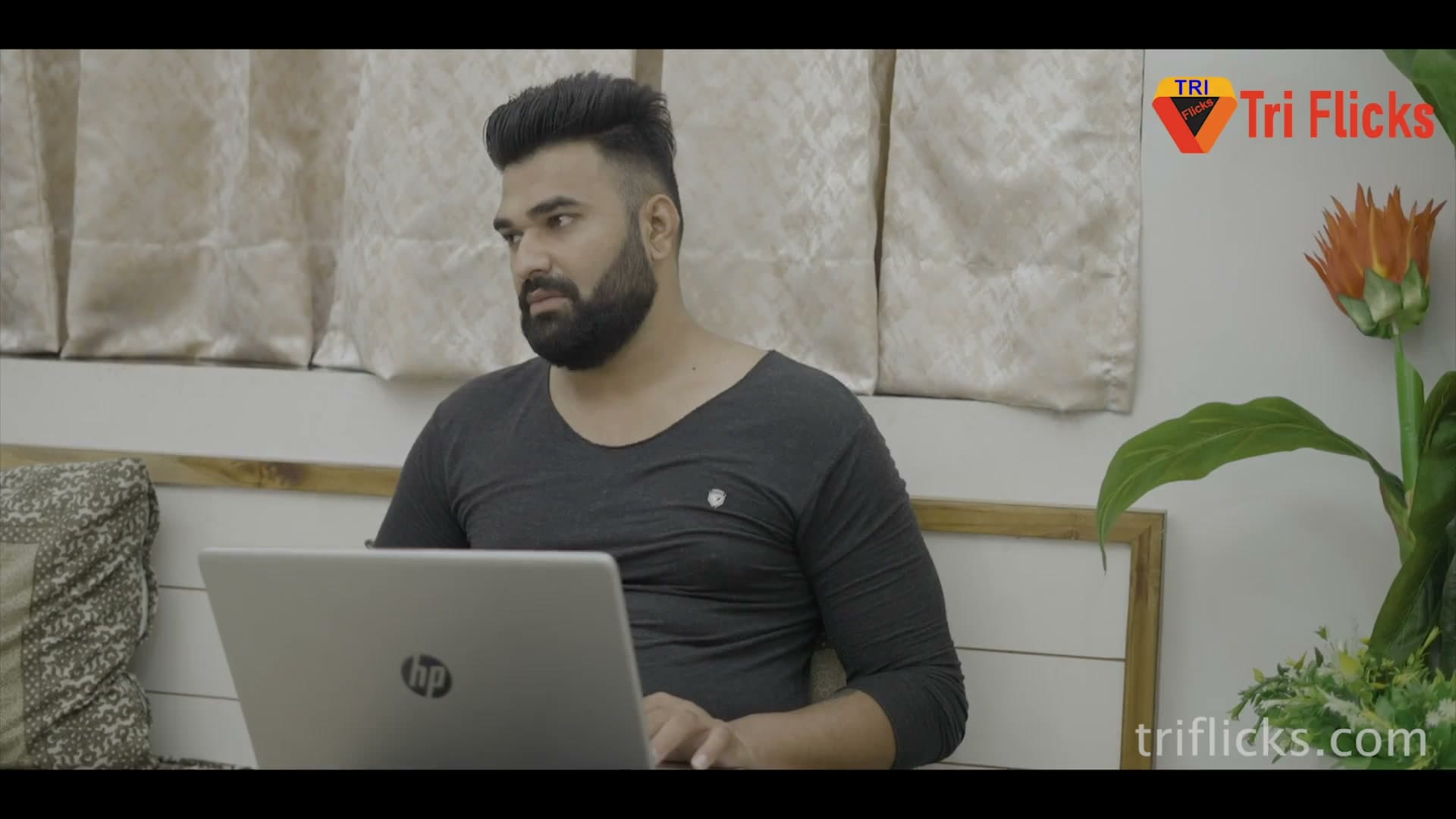 Garmi Season 2 Zoya Rathore and Ayushi Bhomik Uncut Scene screenshot 5