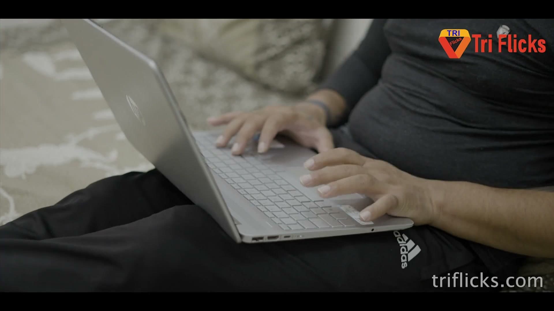 Garmi Season 2 Zoya Rathore and Ayushi Bhomik Uncut Scene screenshot 7