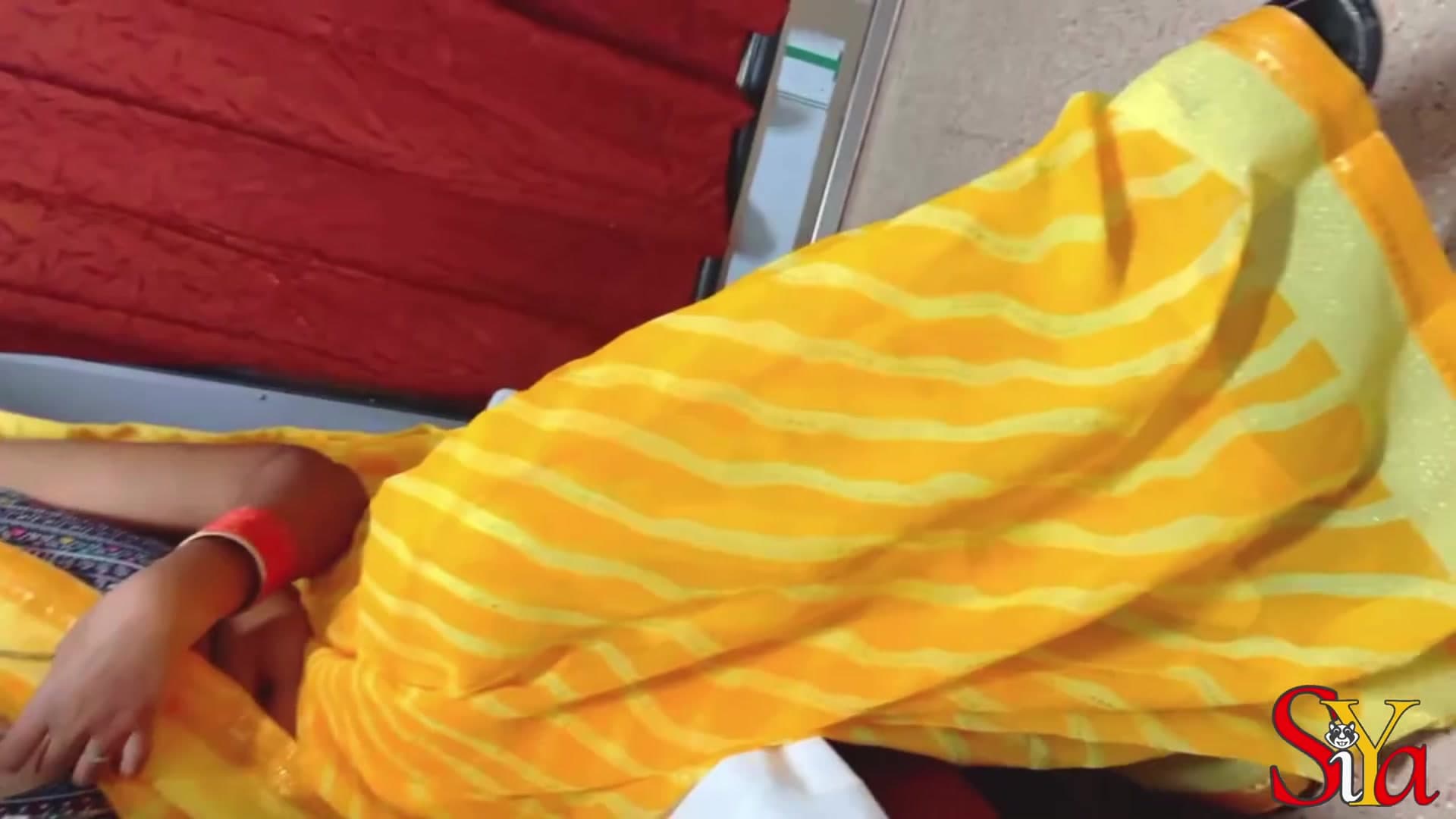 Indian Siya Bhabhi Honeymoon Fucking a Random Guy on the Train screenshot 2