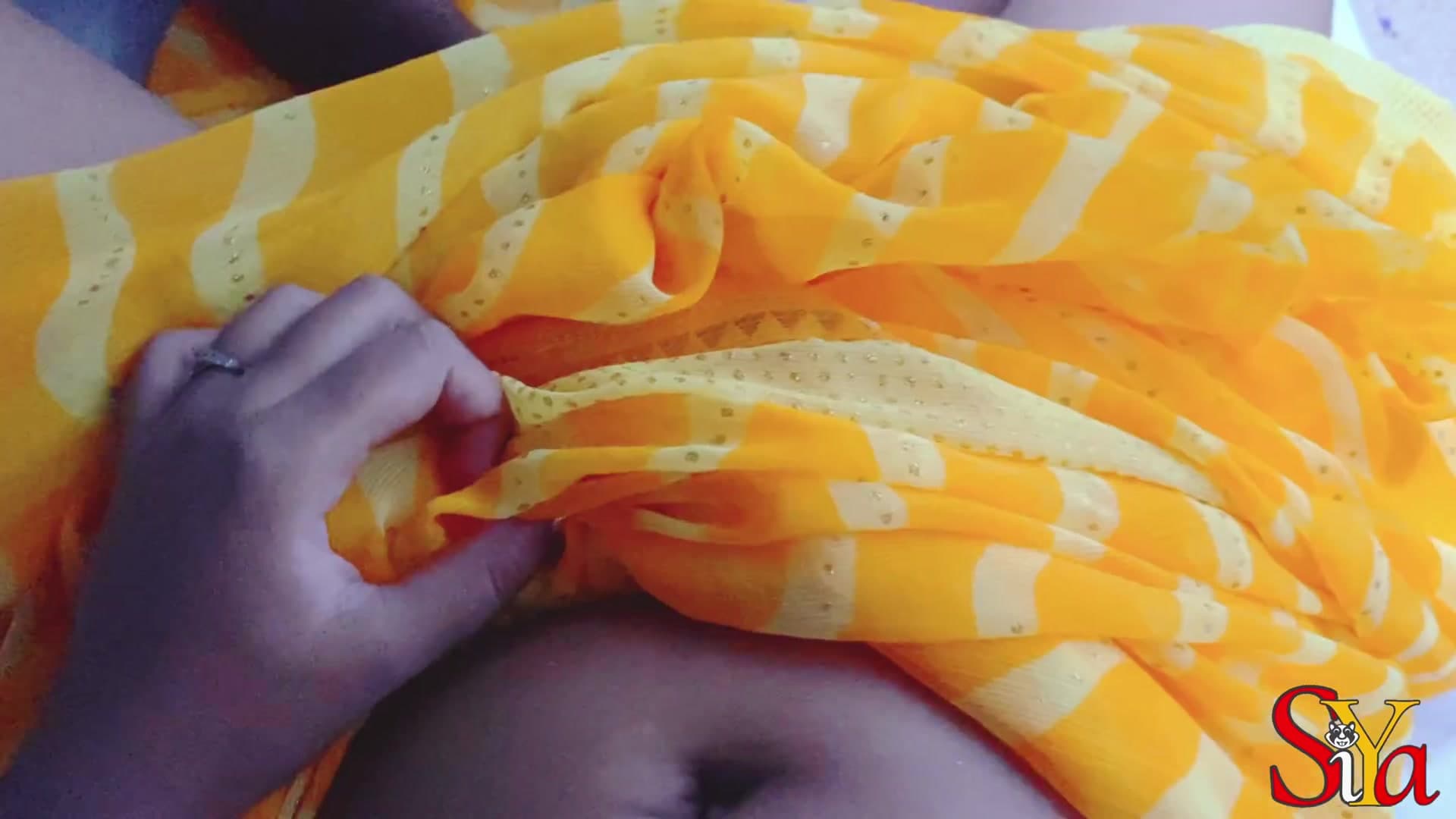 Indian Siya Bhabhi Honeymoon Fucking a Random Guy on the Train screenshot 3