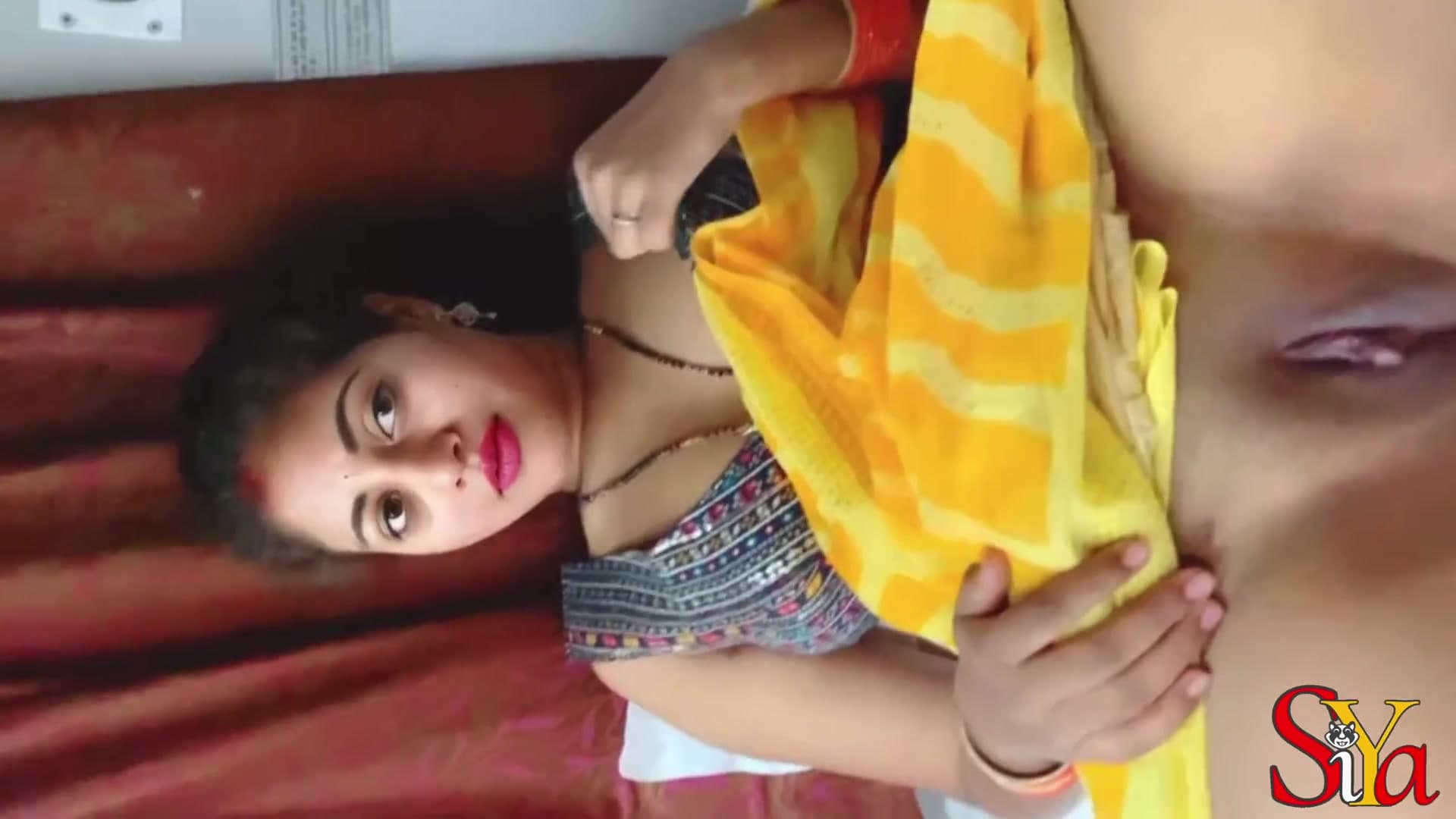 Indian Siya Bhabhi Honeymoon Fucking a Random Guy on the Train