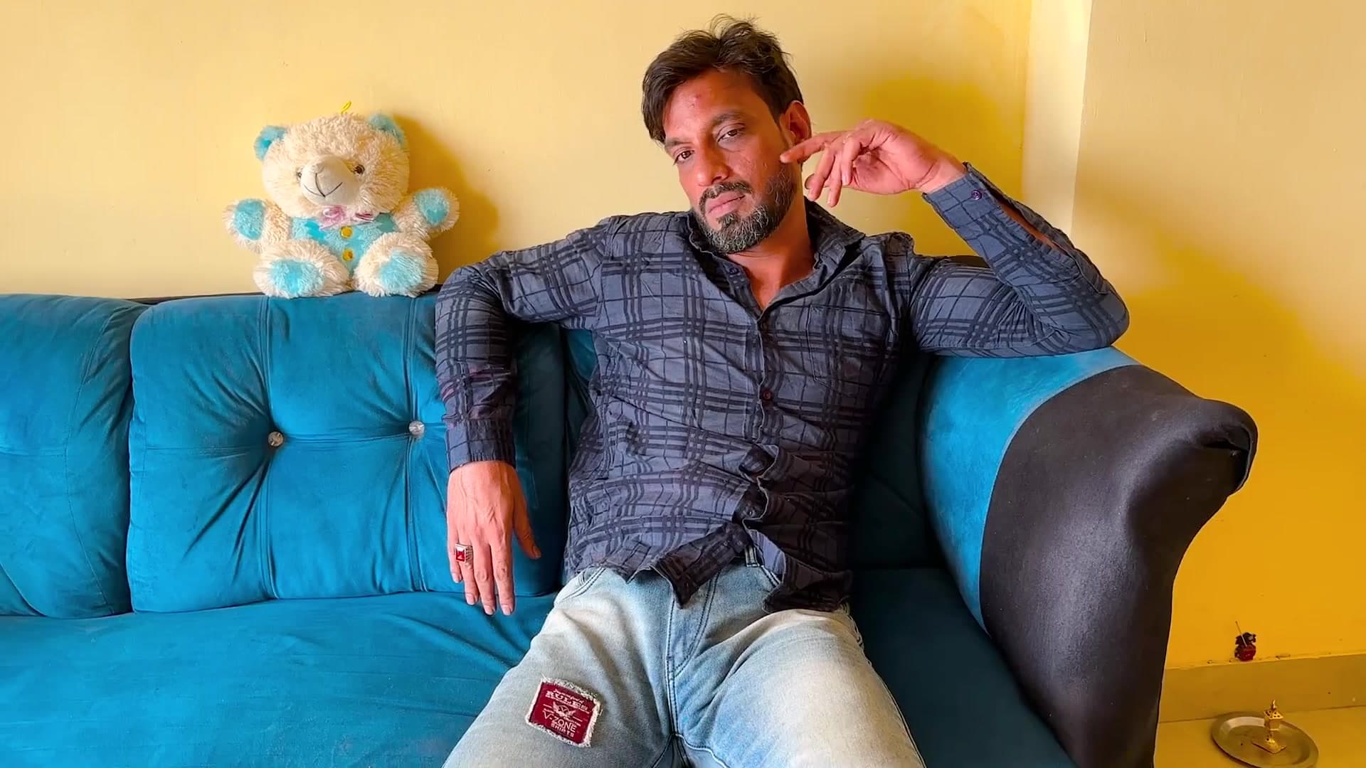 Indian Desi Bhabhi Savita Fucks Her Boss While Home Alone screenshot 4