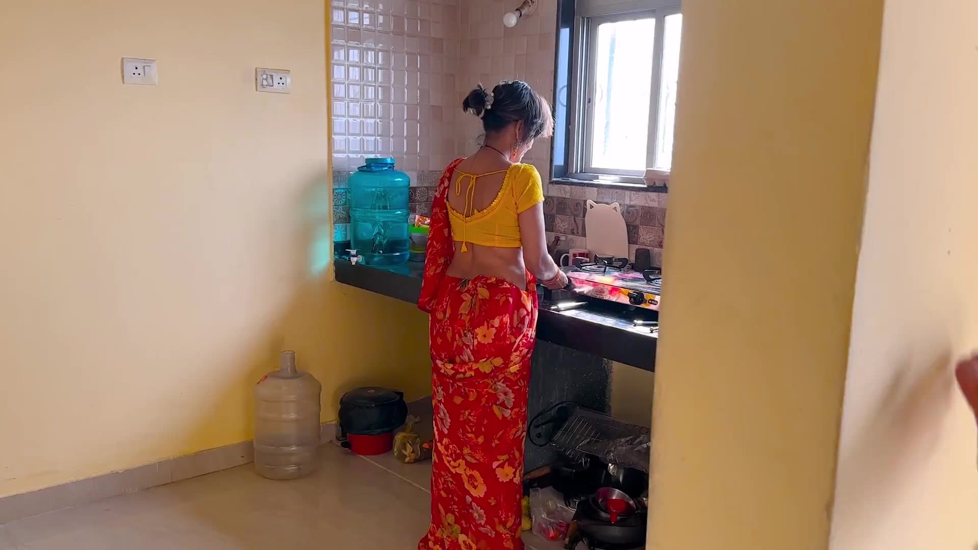 Indian Desi Bhabhi Savita Fucks Her Boss While Home Alone screenshot 5