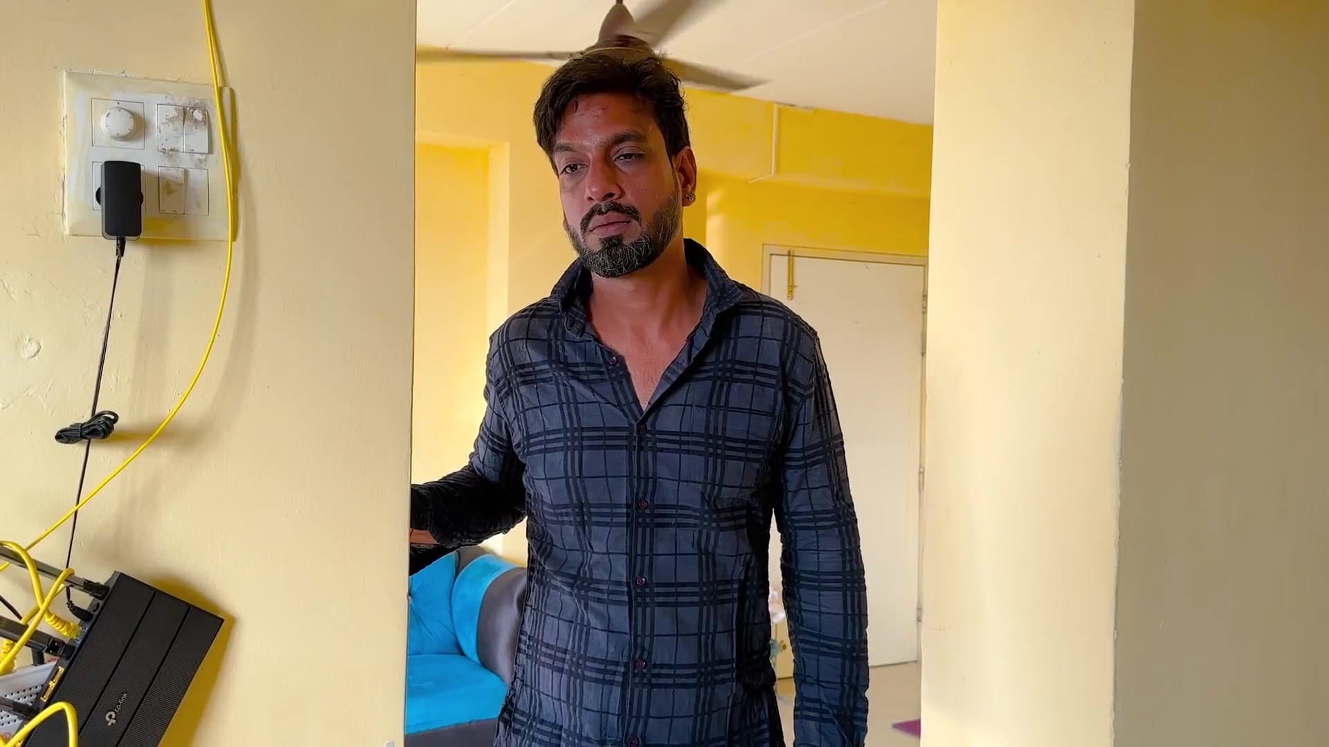 Indian Desi Bhabhi Savita Fucks Her Boss While Home Alone screenshot 6