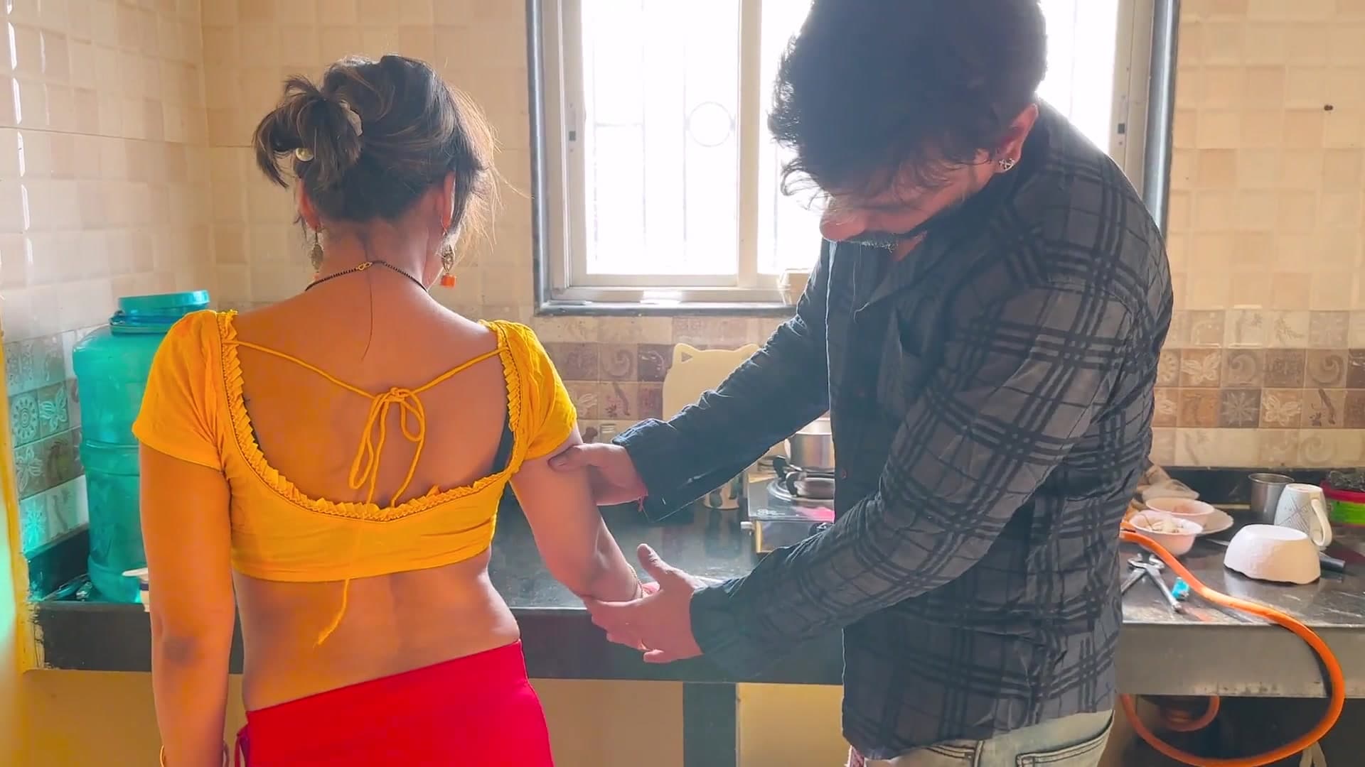 Indian Desi Bhabhi Savita Fucks Her Boss While Home Alone screenshot 8