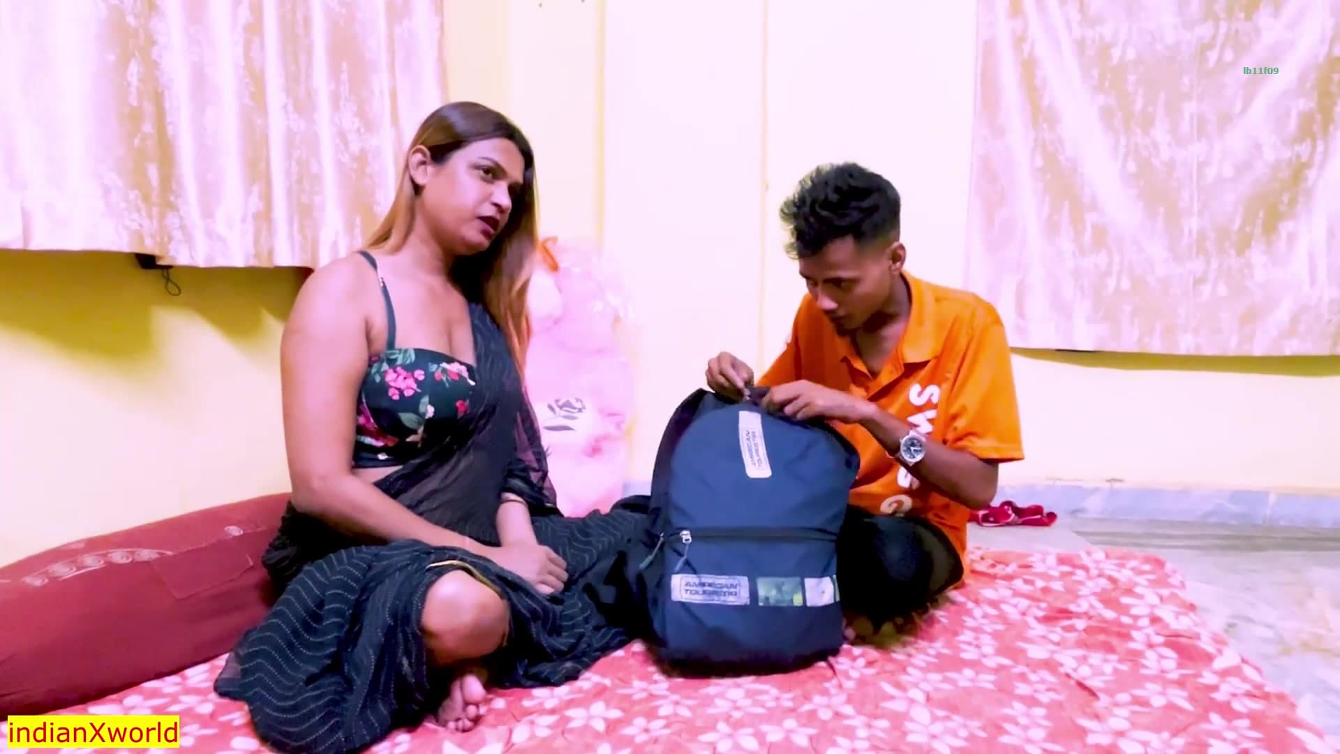 Indian Pizza Delivery Guy Bangs Horny Madam! Wild Sex