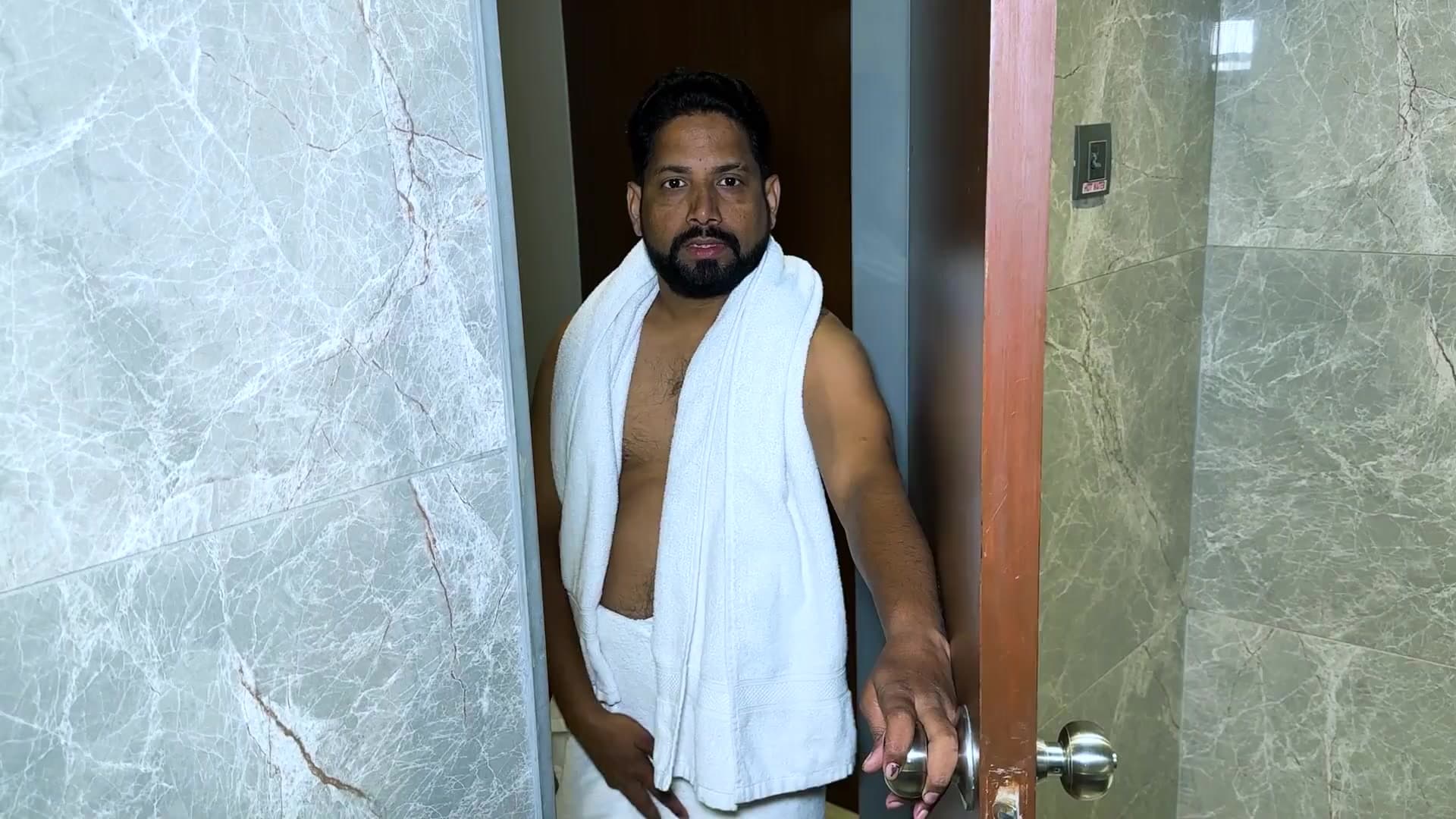 Stepbrother Joins His Stepsister in the Bath screenshot 3