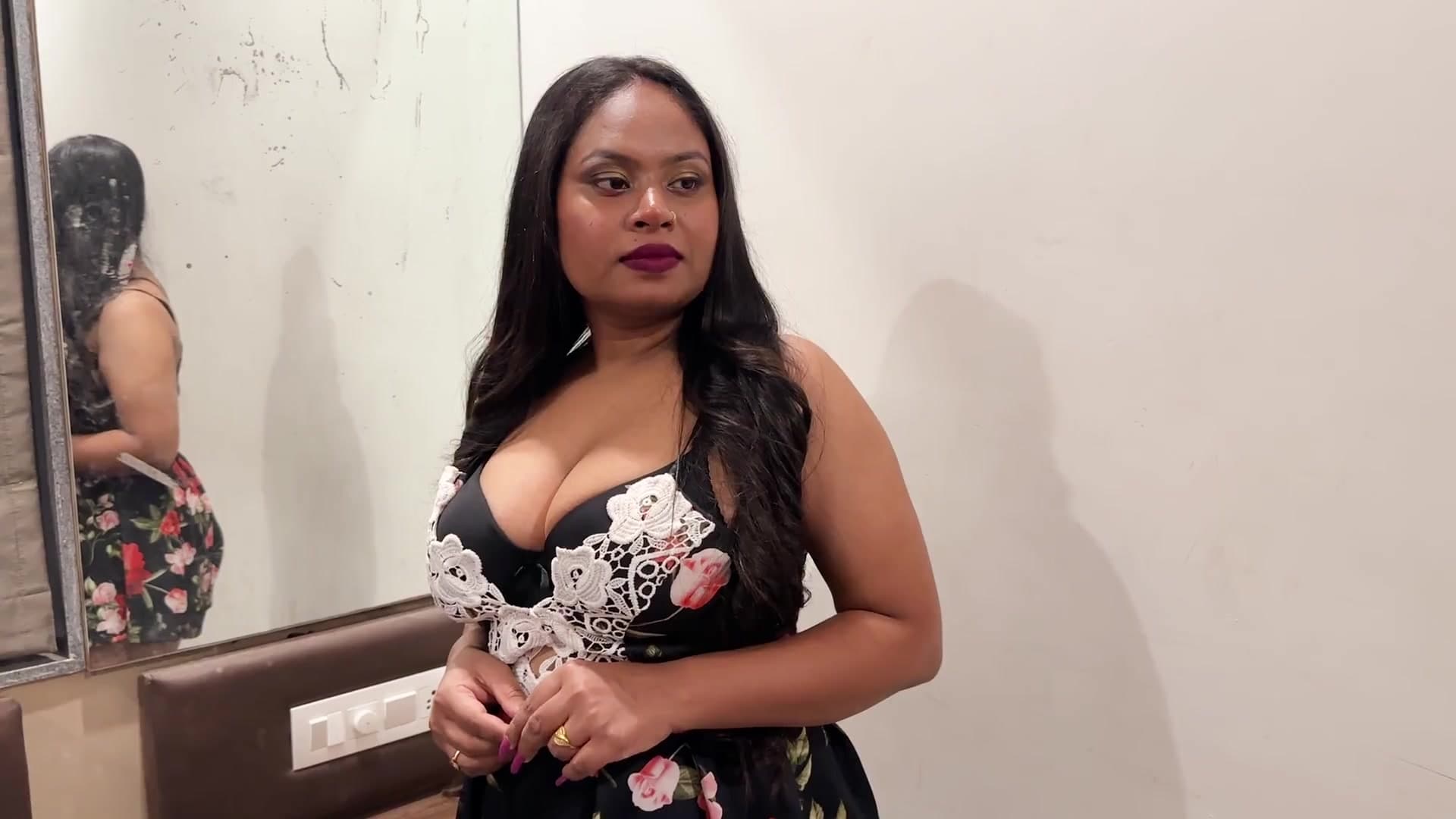 Luring Stepsister's Friend Over for a Hot Fuck When No One's Home