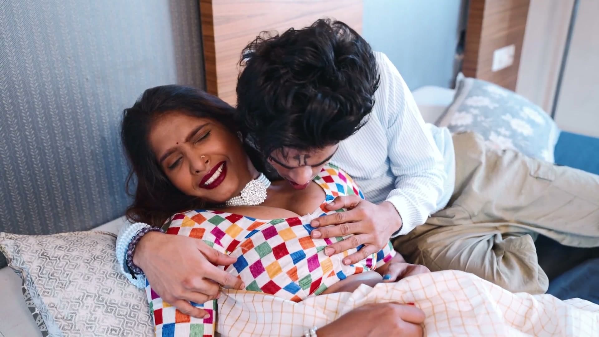 New BF Pounds His GF for the First Time Right After Meeting Her screenshot 4