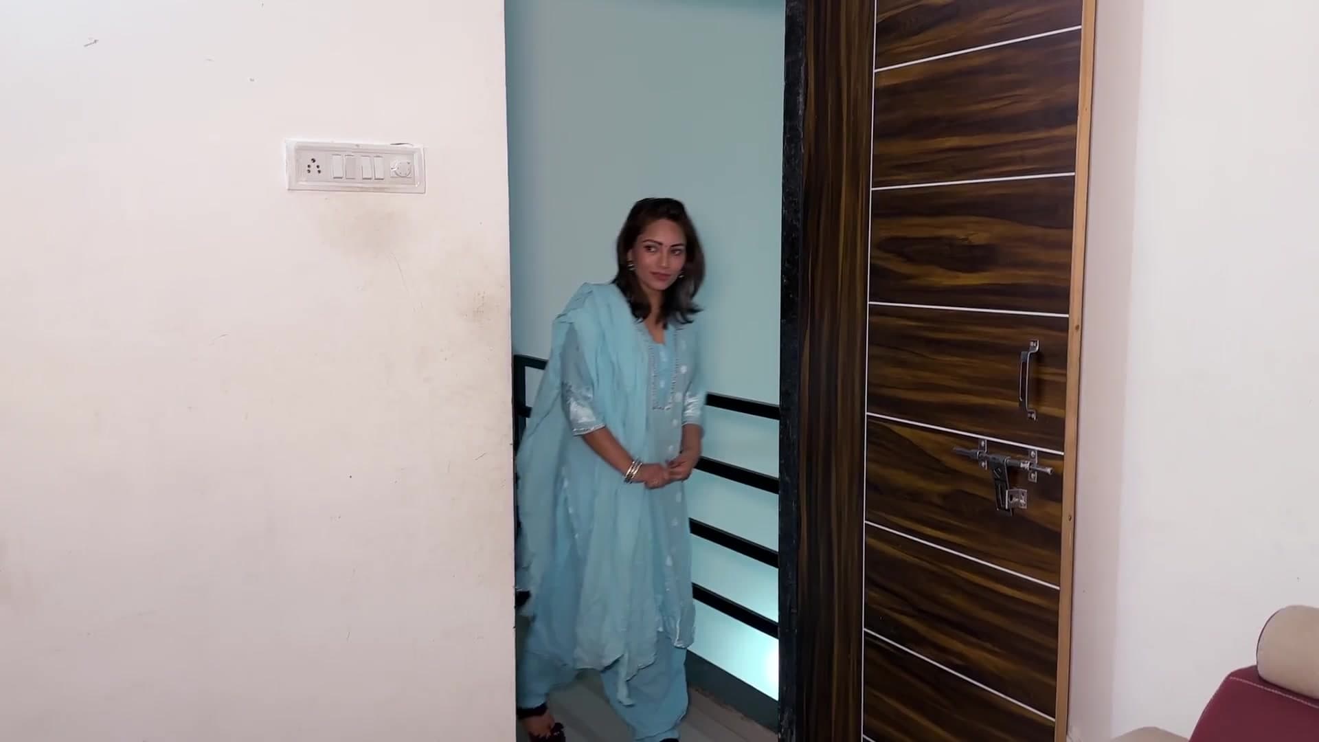 Zoya Rathore and Her Husband Fucked in the New House They Were Checking Out screenshot 2