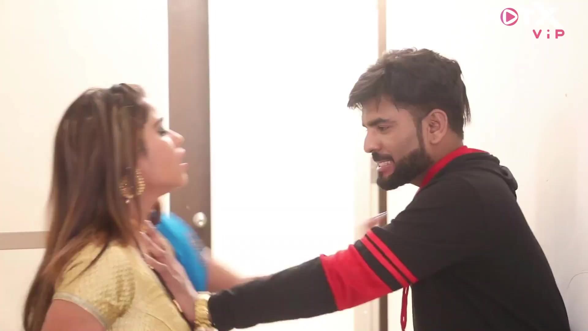 Tight Pussy Desi Bhabhi in Saree Fucked Hard by Devar in Hindi Audio screenshot 2