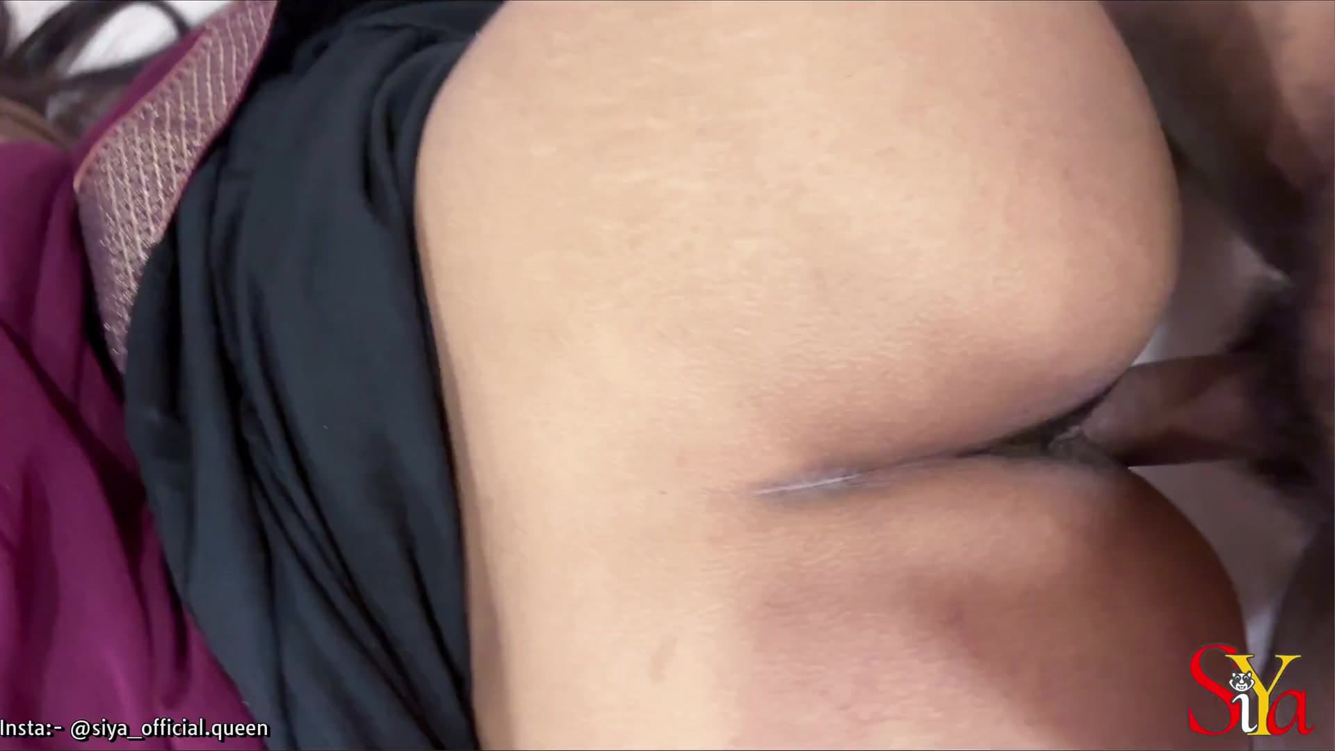 Indian Siya Bhabhi Fucked By Fan Boy In Park With Hindi Audio screenshot 10