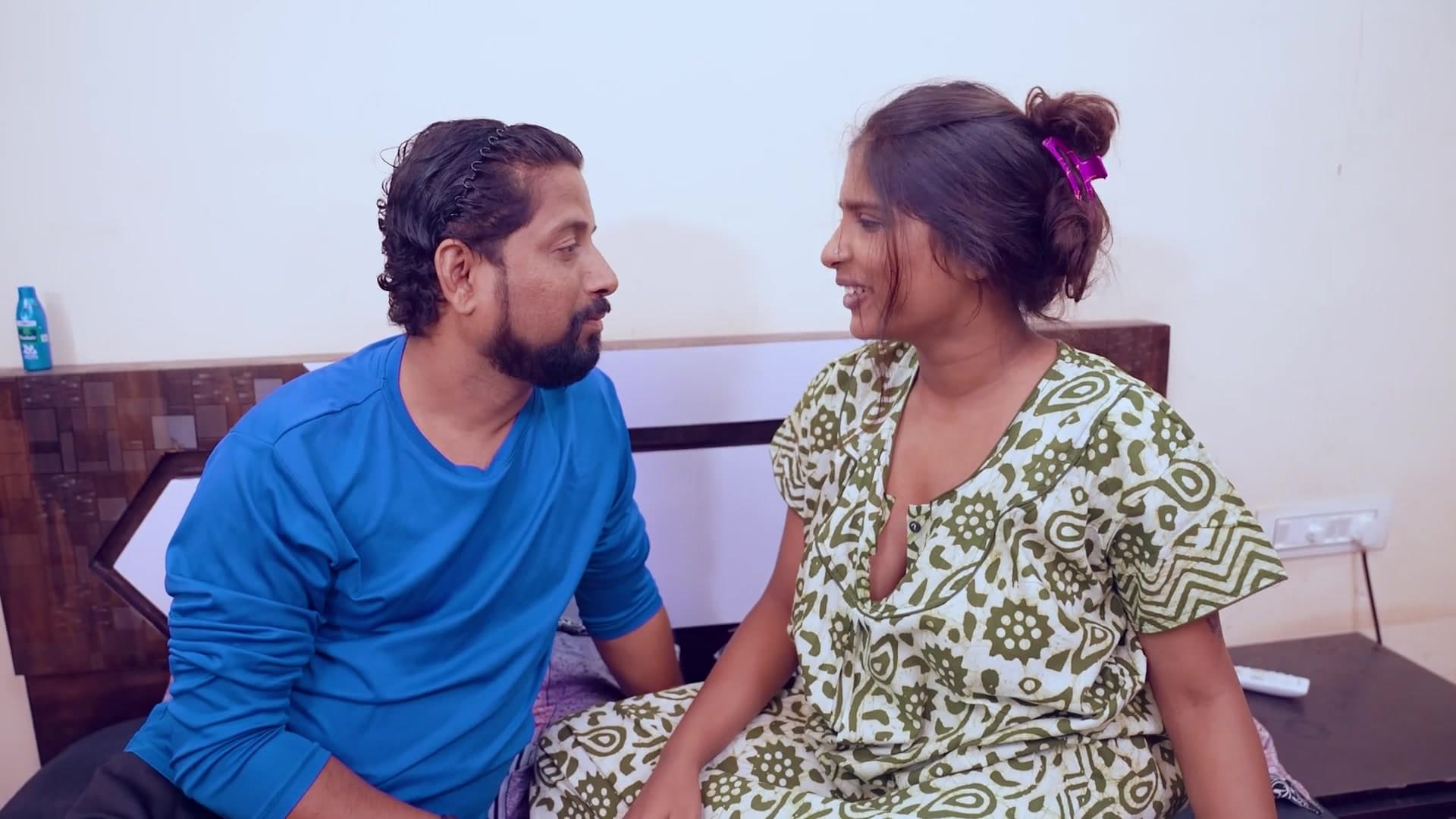 Indian Hot Bhabhi Tempts Her Devar for a Night Long Fuck screenshot 1