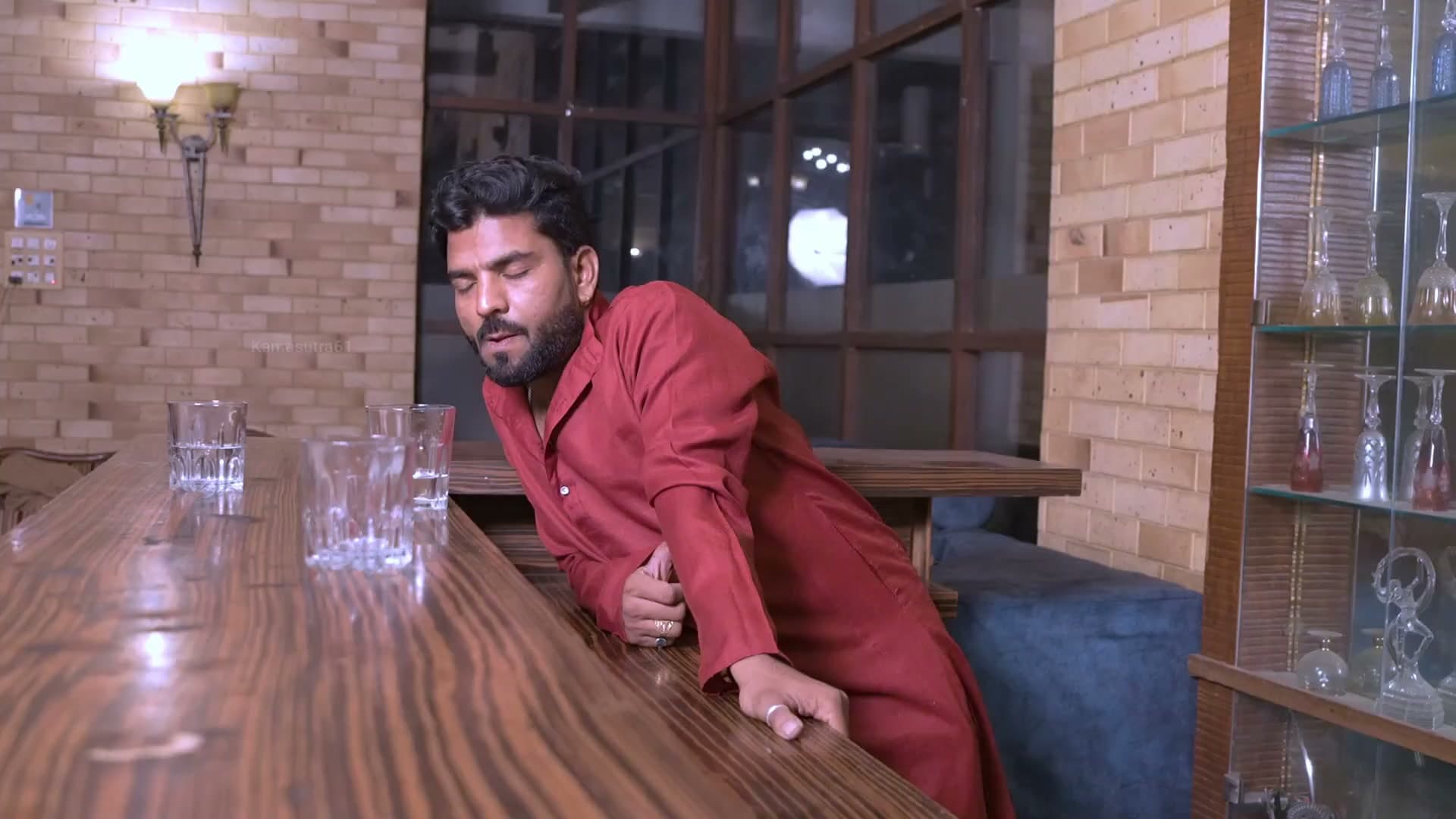 The Guy Fucked the Girl at the Bar After Licking Her Pussy screenshot 3