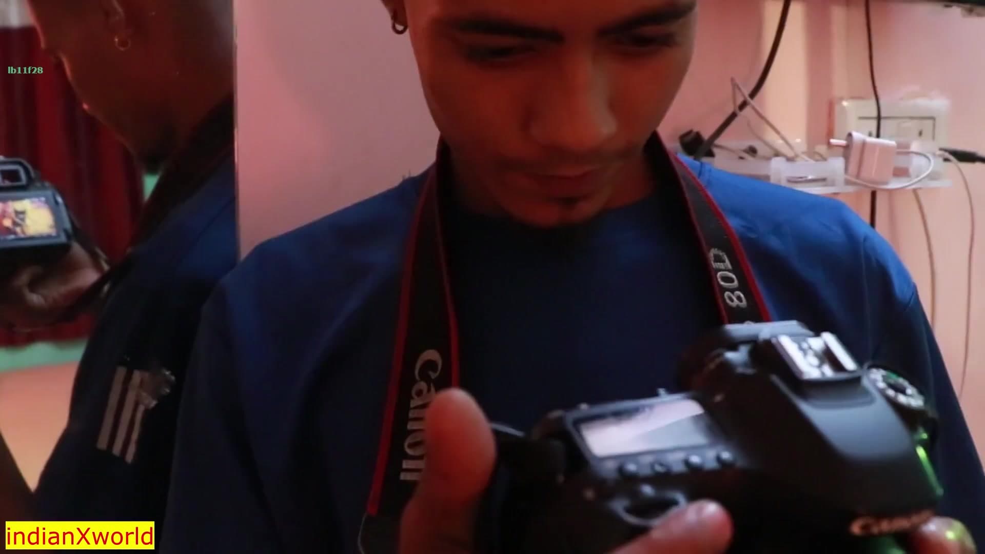 Indian 18yrs Photographer Gifts First Sex to Famous Model! Hindi Sex screenshot 2