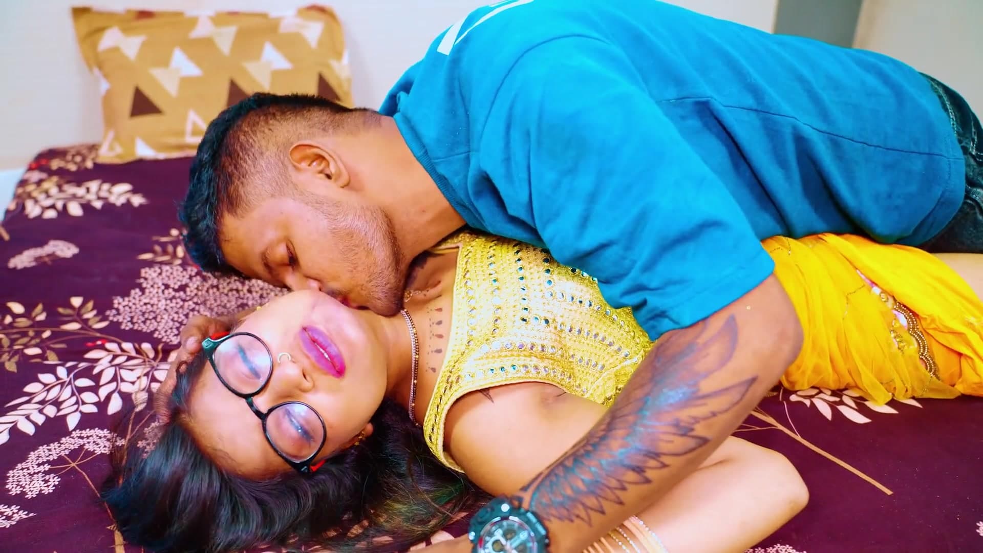 Bihari Horny Teacher Gives a Sex Lesson to Her Naughty Student screenshot 1