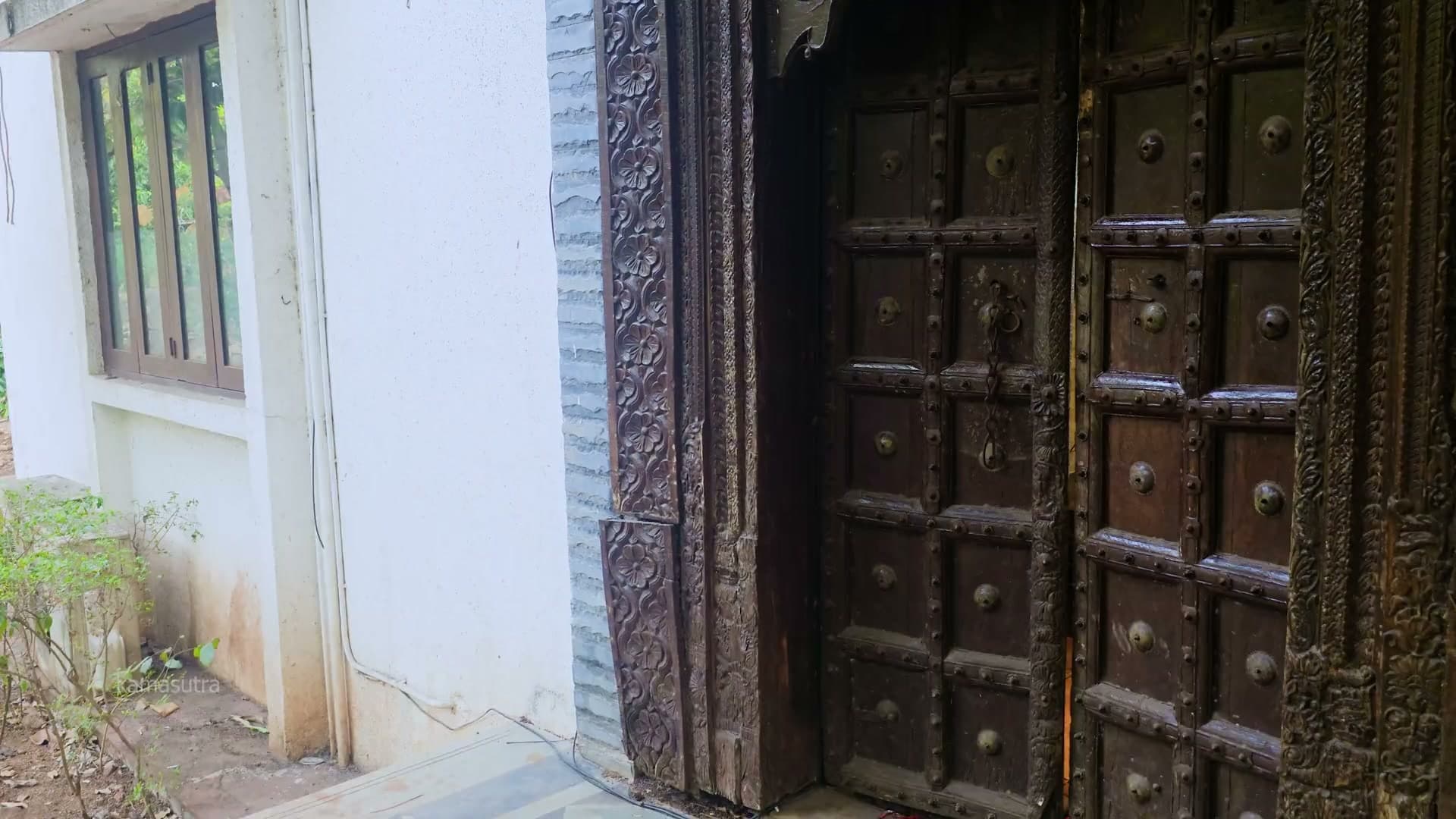 Indian Sexy Bhabhi Betrayed Her Husband and Got Fucked Rough by Her Devar (Hindi Audio) screenshot 4