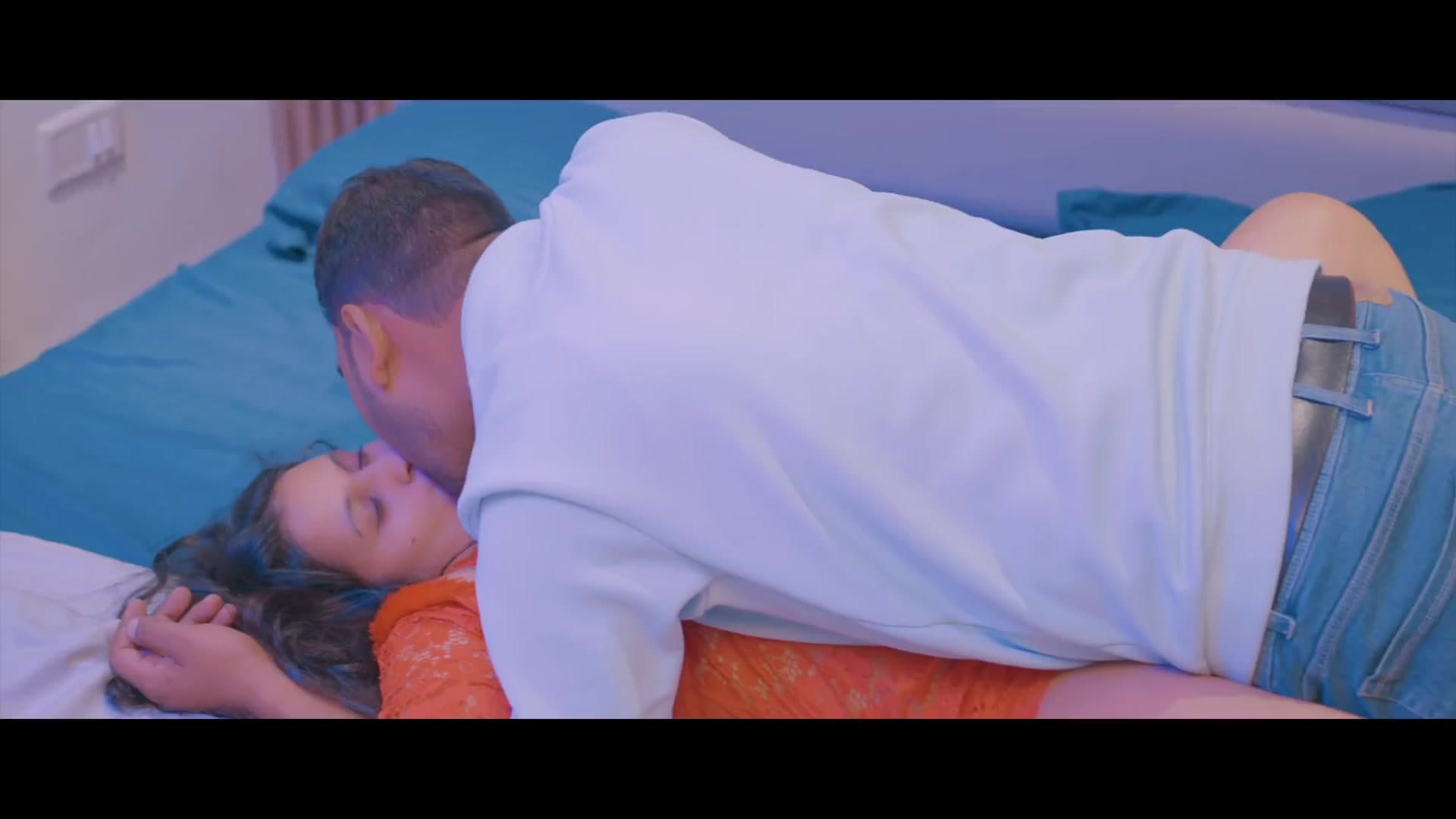 Stunning Bhabhi Invites Her BF Over for a Night Fuck While Her Hubby Is Away screenshot 5