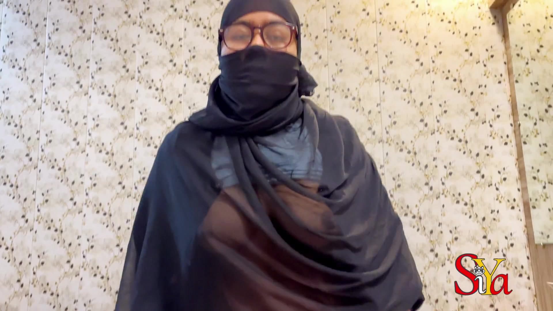 Zaina Hijabi Bhabhi Fucks Stranger Part 2 Hindi Audio screenshot 6