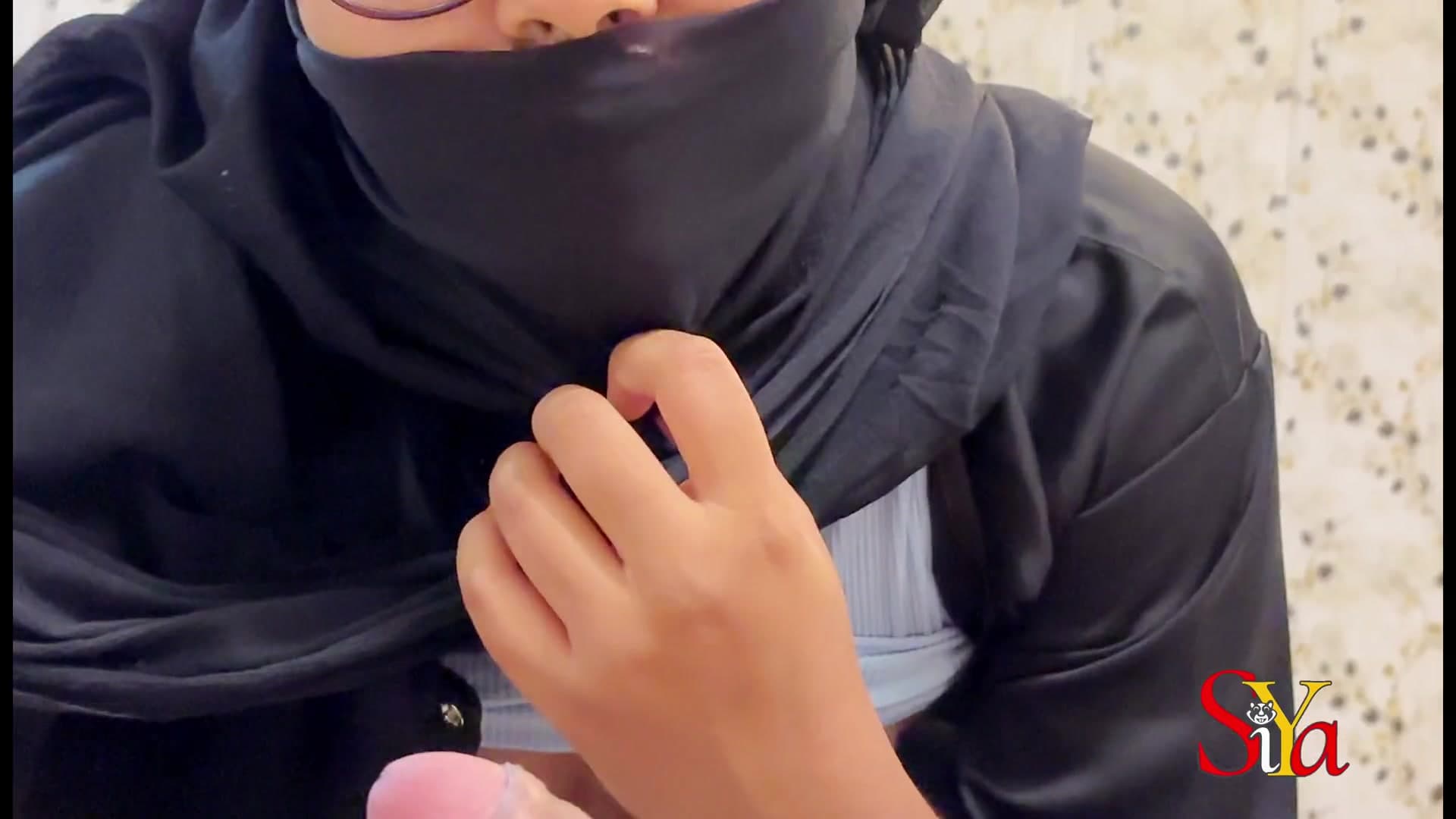 Zaina Hijabi Bhabhi Fucks Stranger Part 2 Hindi Audio screenshot 7