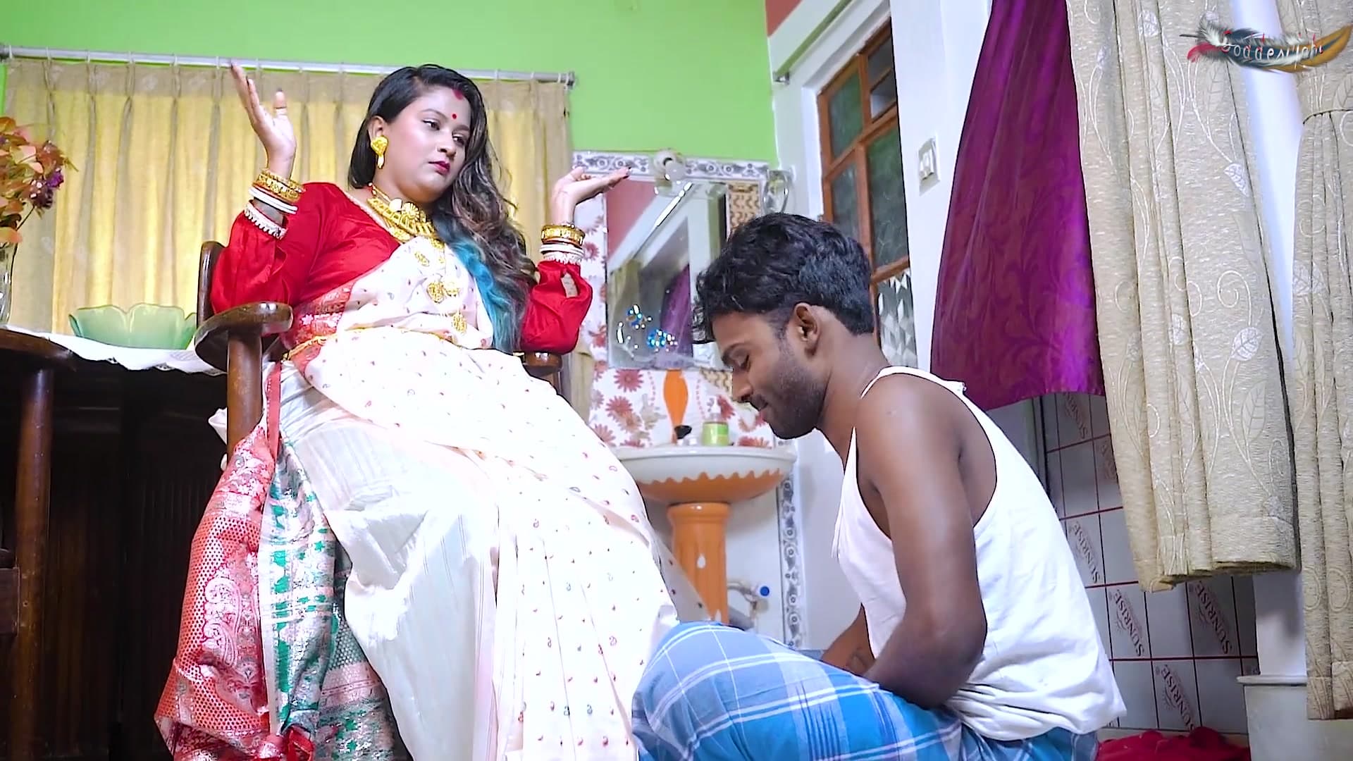 Mallu Bhabhi Hardcore Sex with Servant at Dining Table While Home Alone Hindi Audio screenshot 2