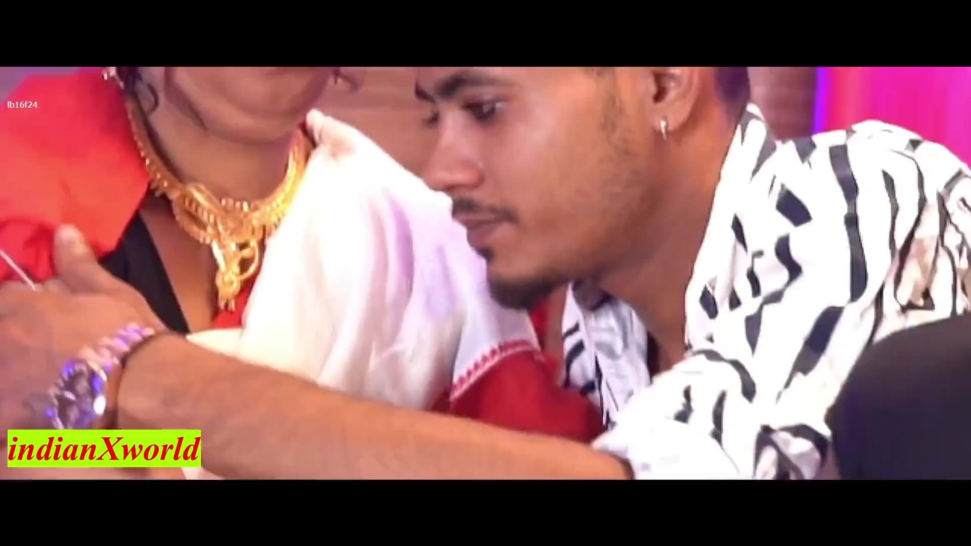 Desi Gangu Bhai Hot Romantic Sex! with Clear Hindi Audio screenshot 2