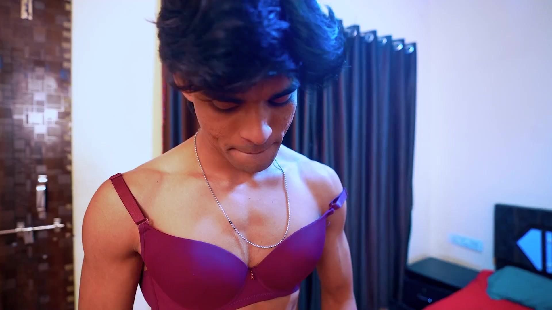 Newly Married Bhabhi Gets Seduced by Bra Seller at Home screenshot 3