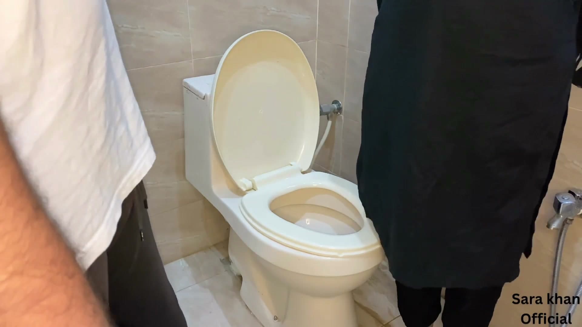 Pakistani Jeju Fucks His Sexy Latina Sali in the Toilet (Hindi Audio) screenshot 2